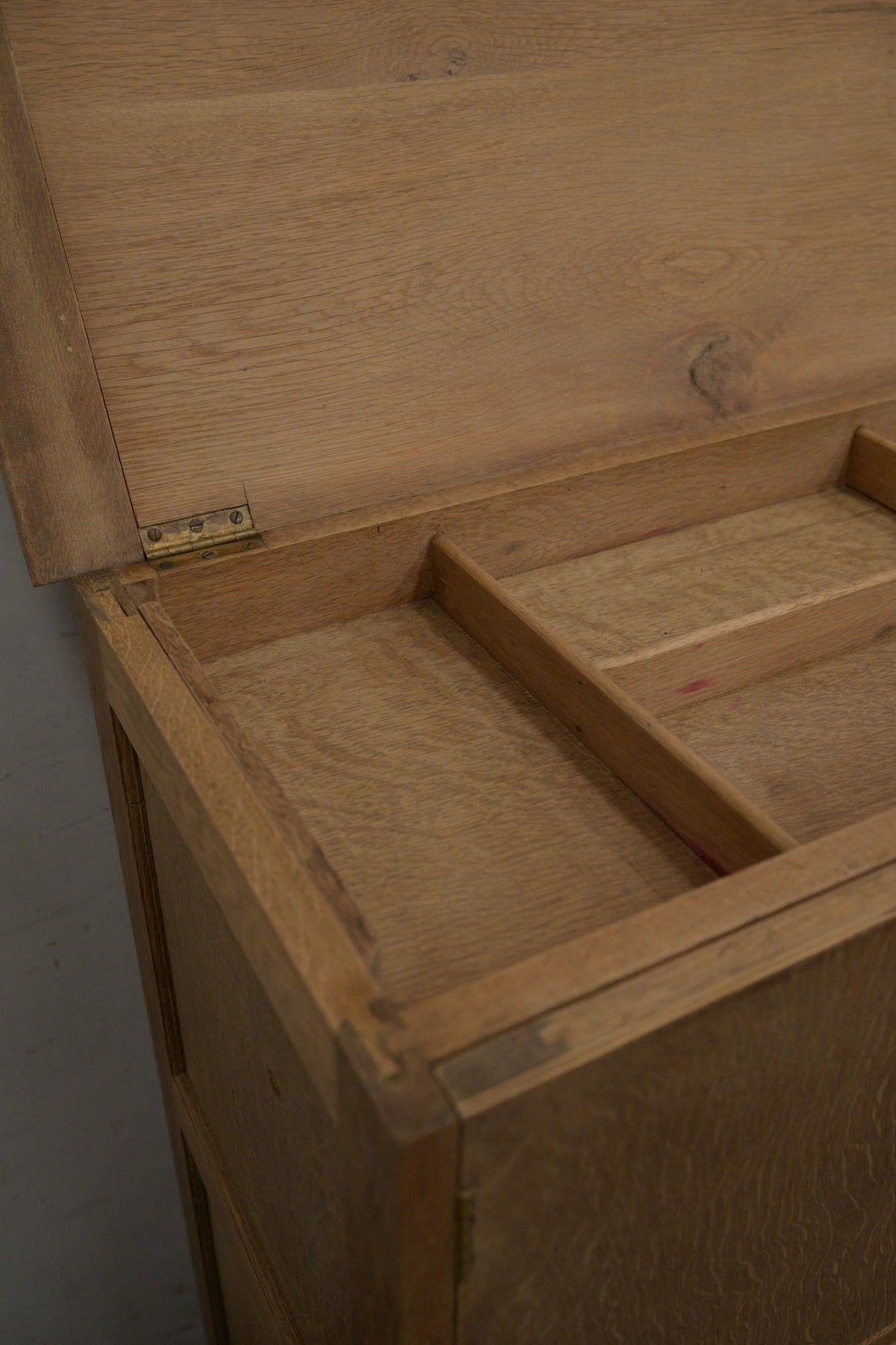 #0330 cabinet