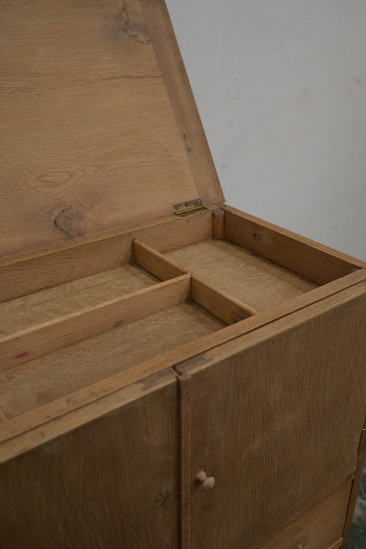 #0330 cabinet