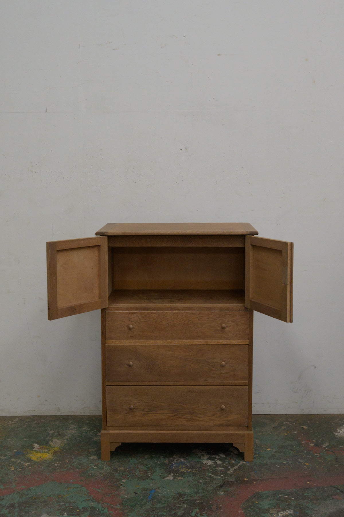 #0330 cabinet