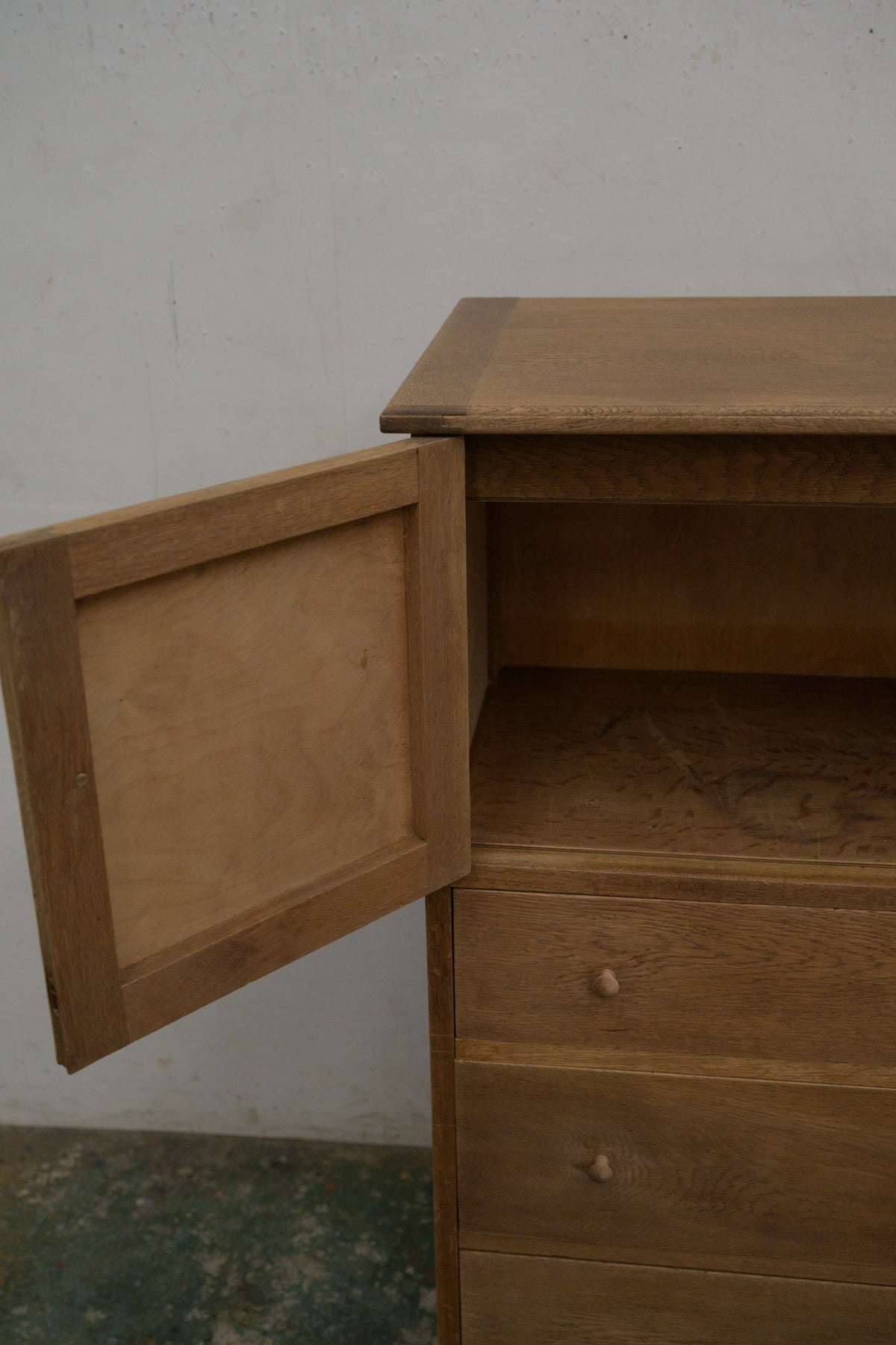 #0330 cabinet