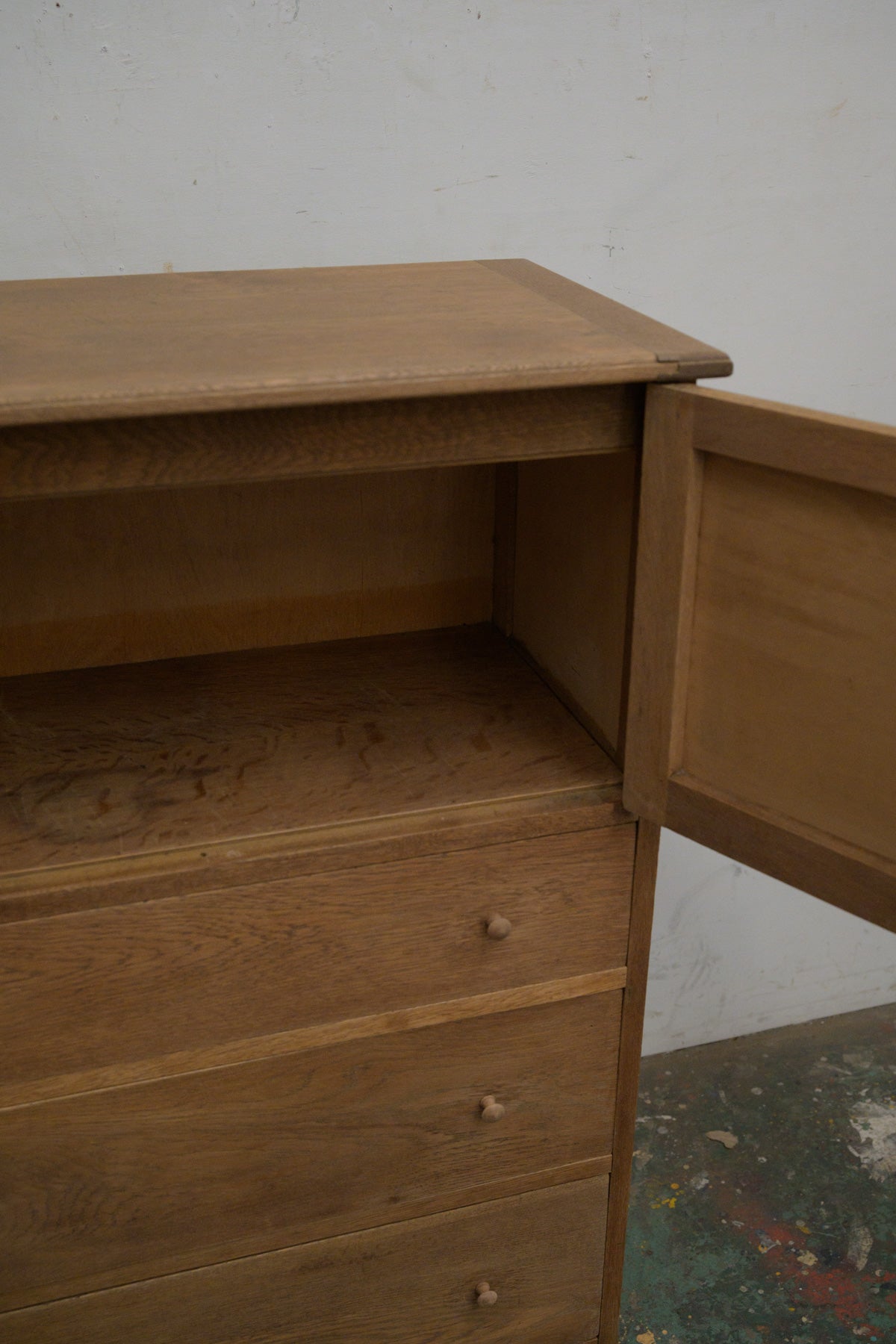 #0330 cabinet