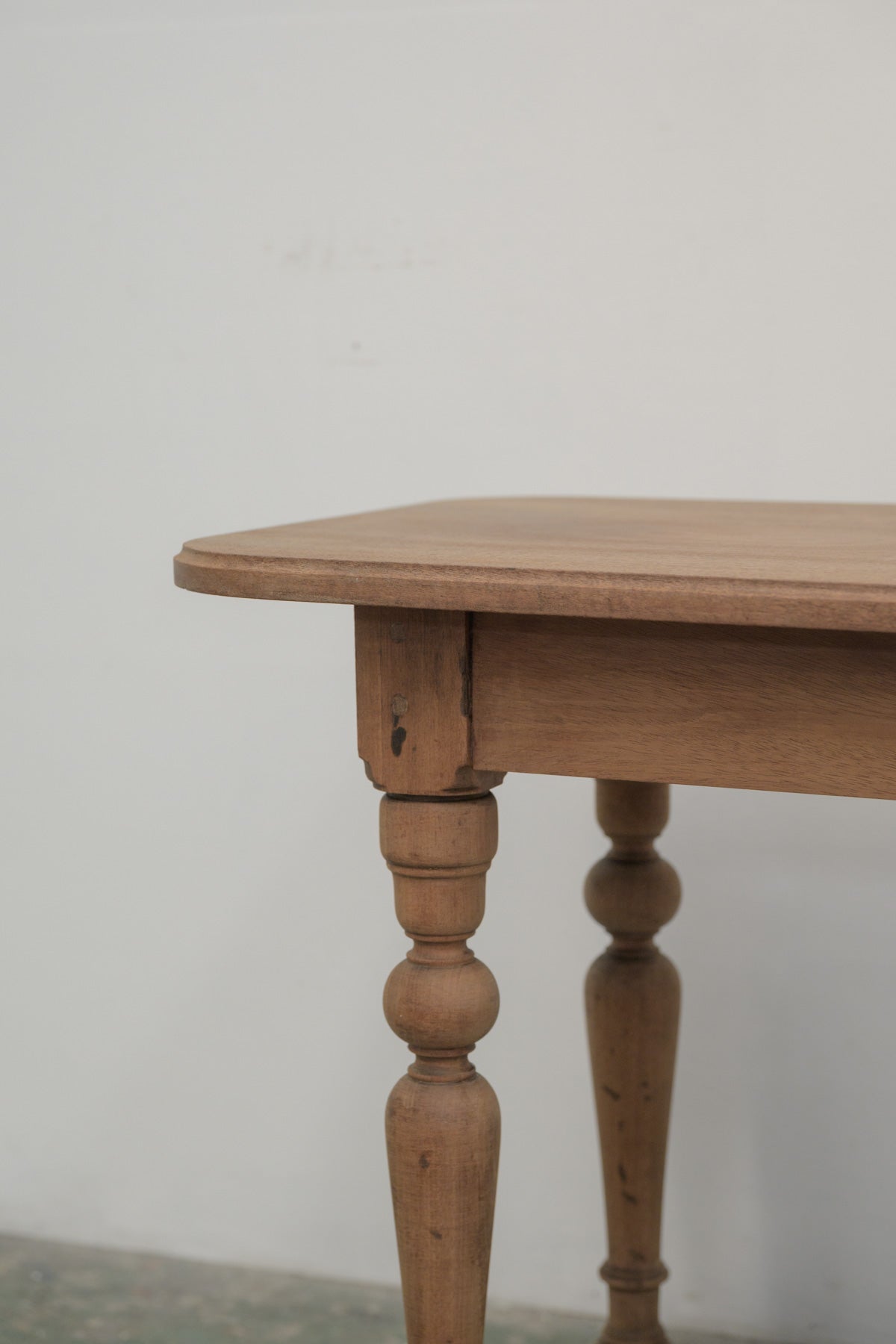 #0810 side table