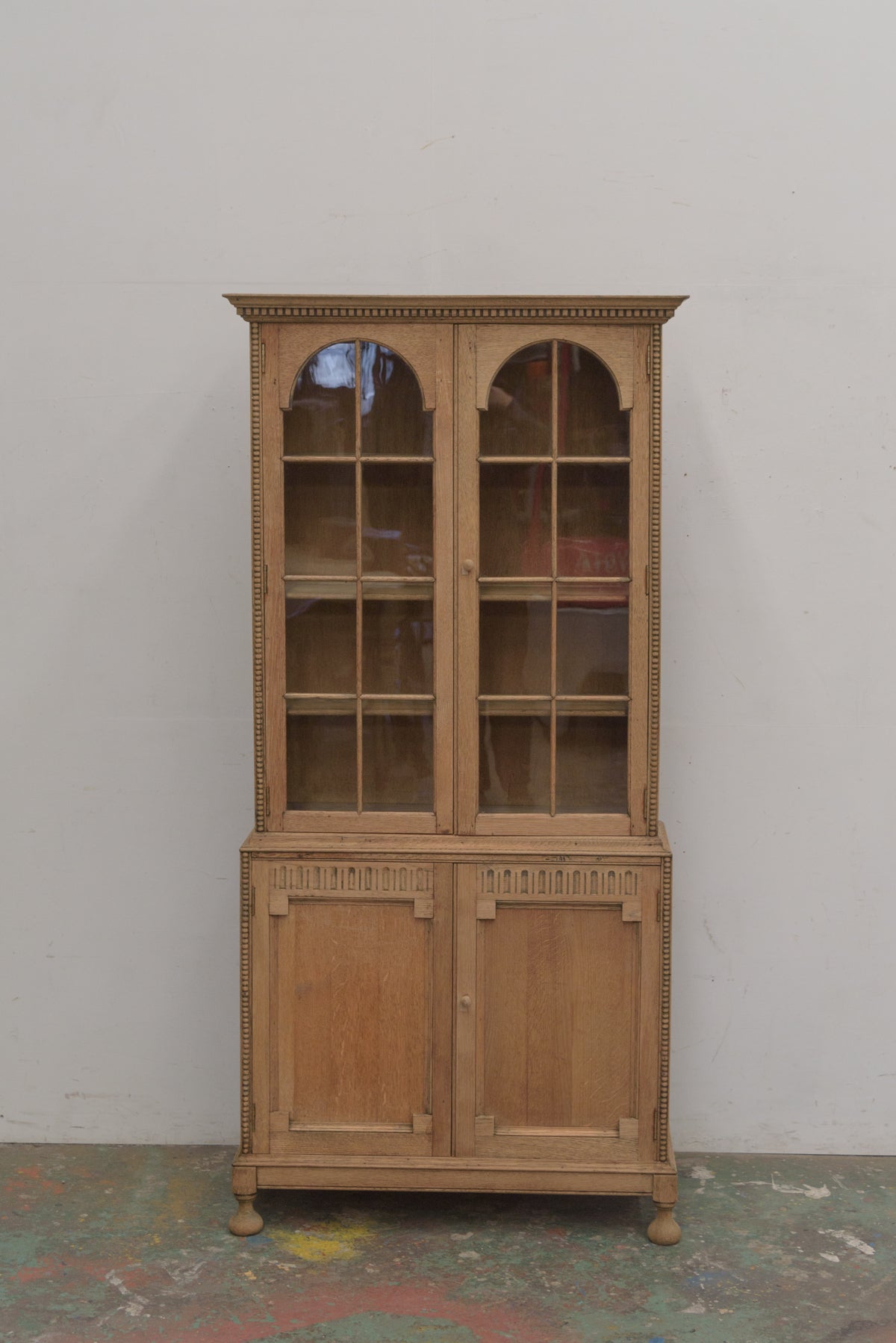 #9140 glass cabinet