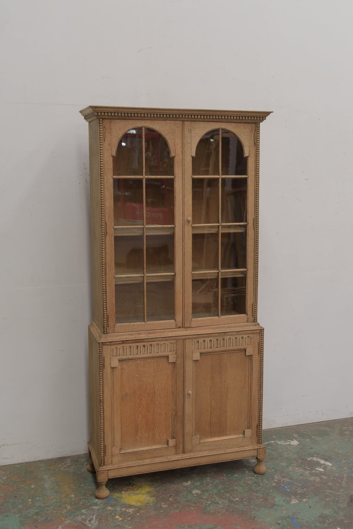 #9140 glass cabinet