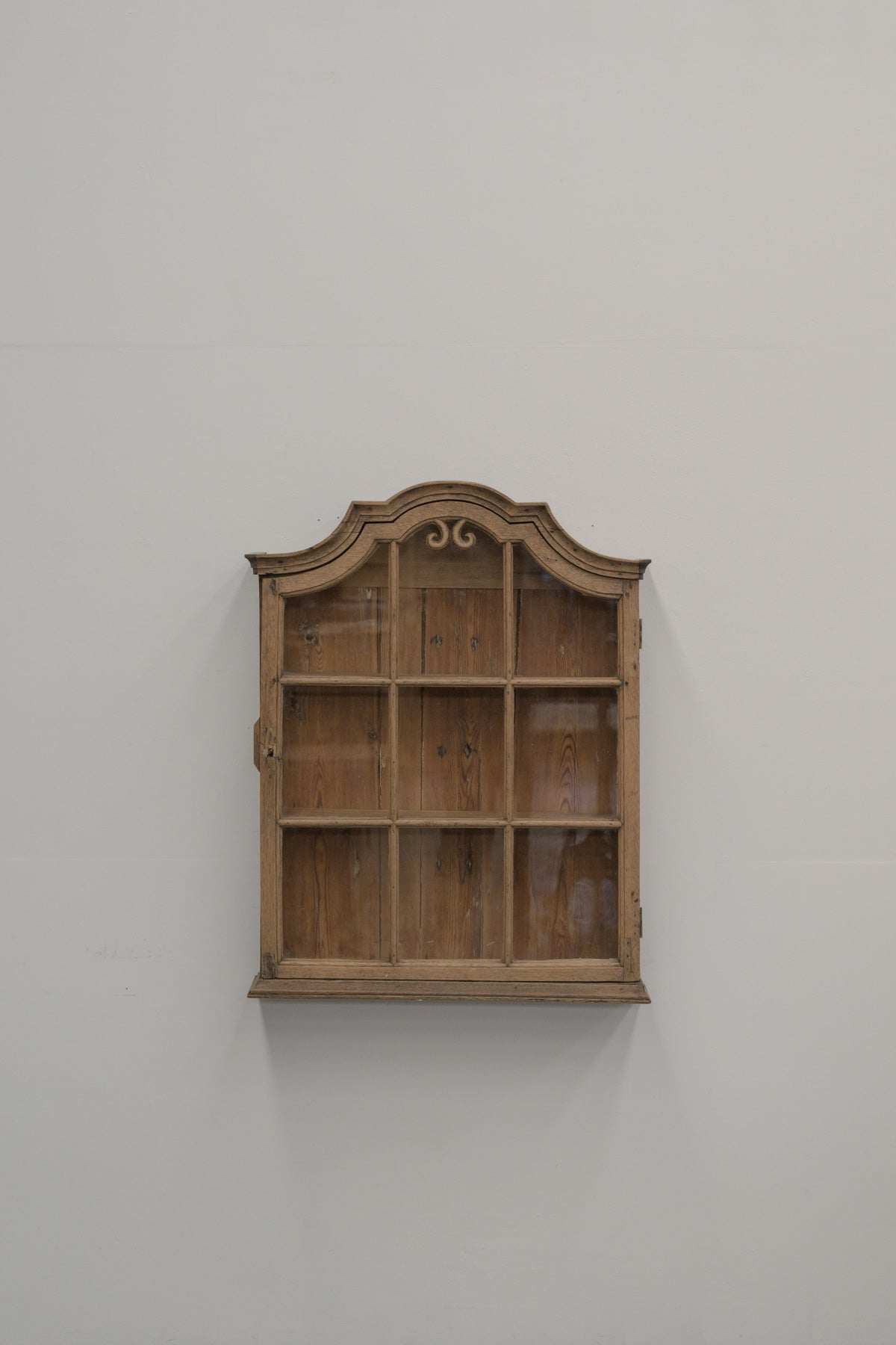 #0818 glass cabinet