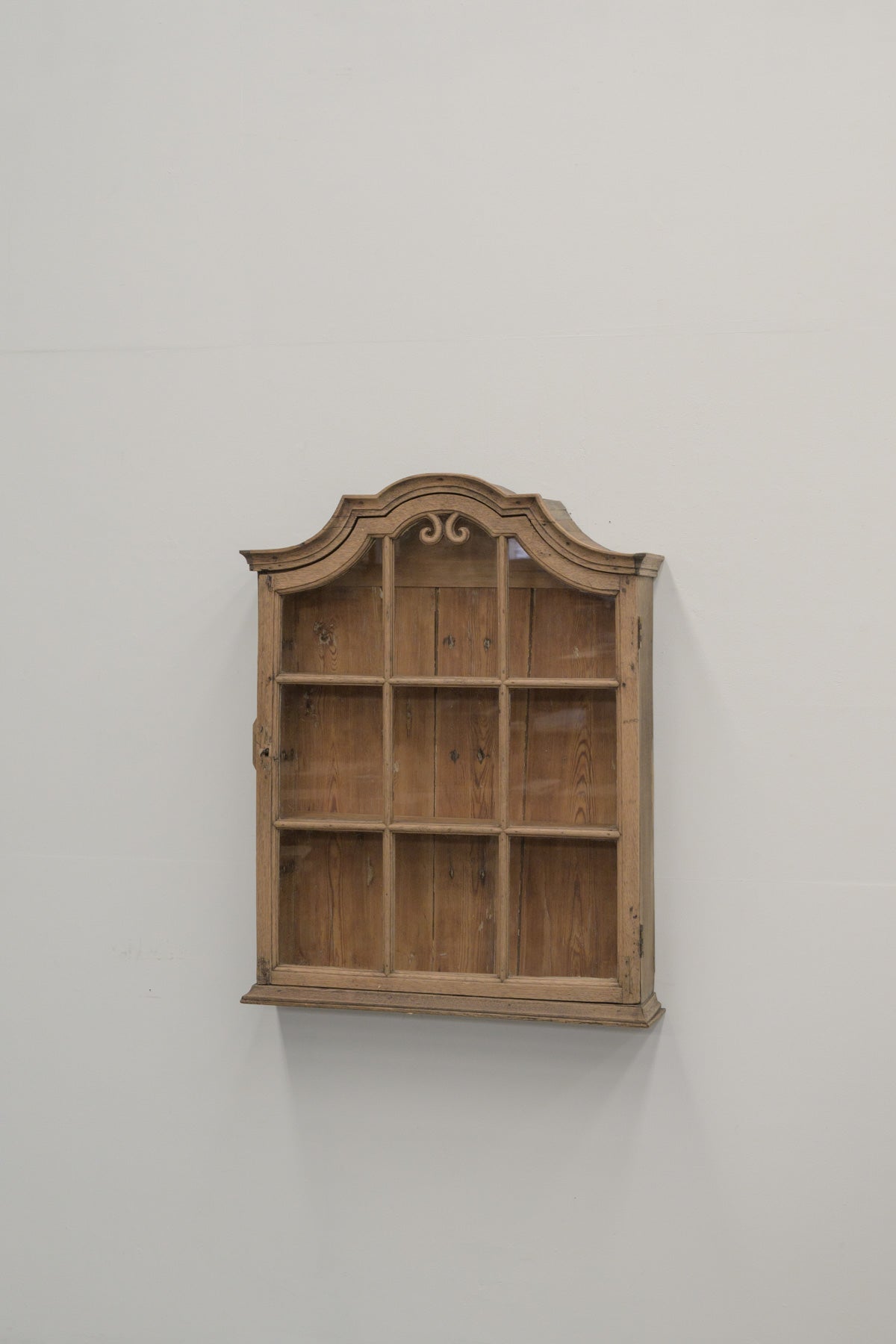 #0818 glass cabinet
