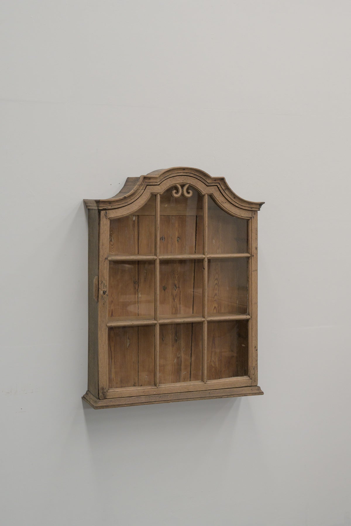 #0818 glass cabinet