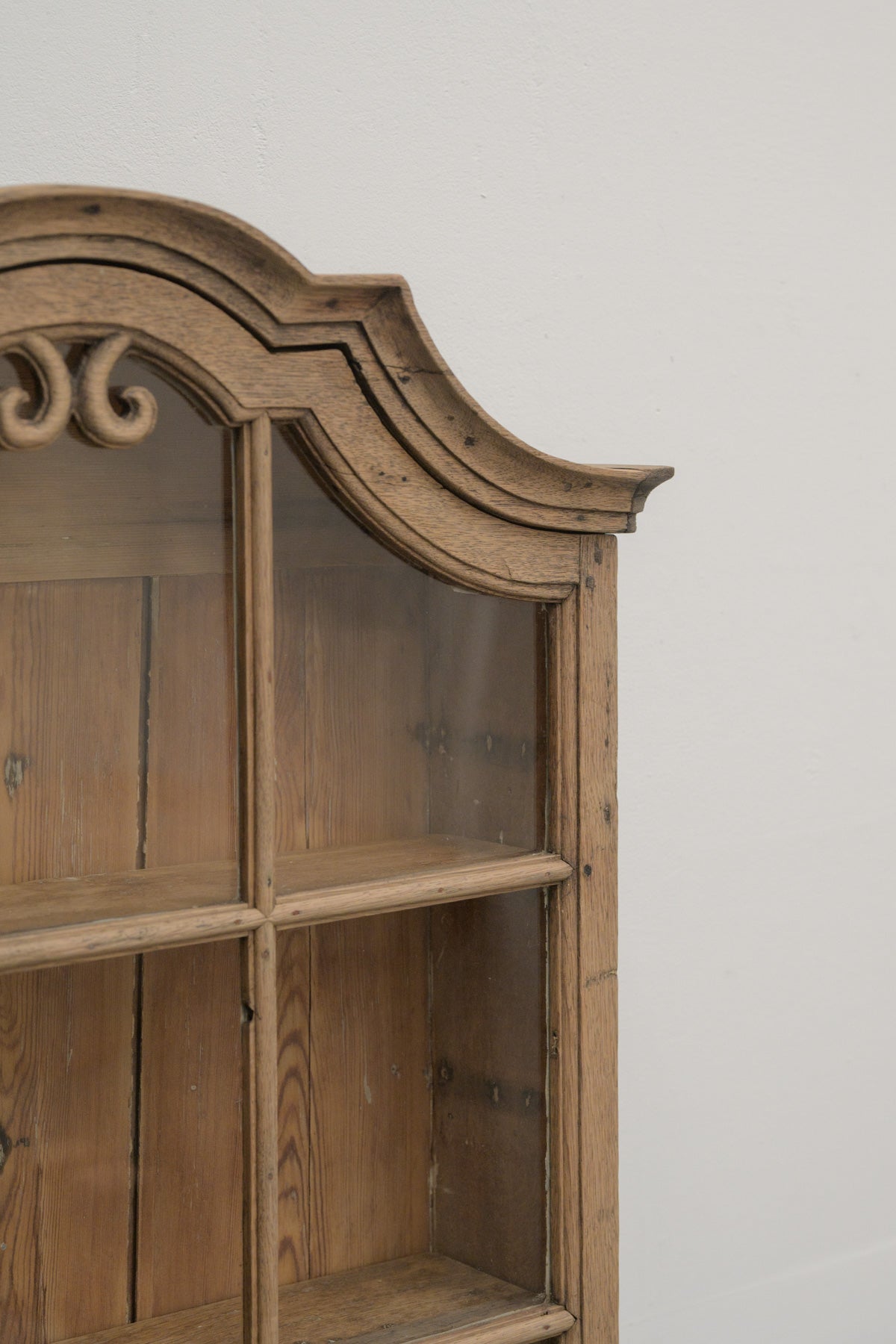 #0818 glass cabinet
