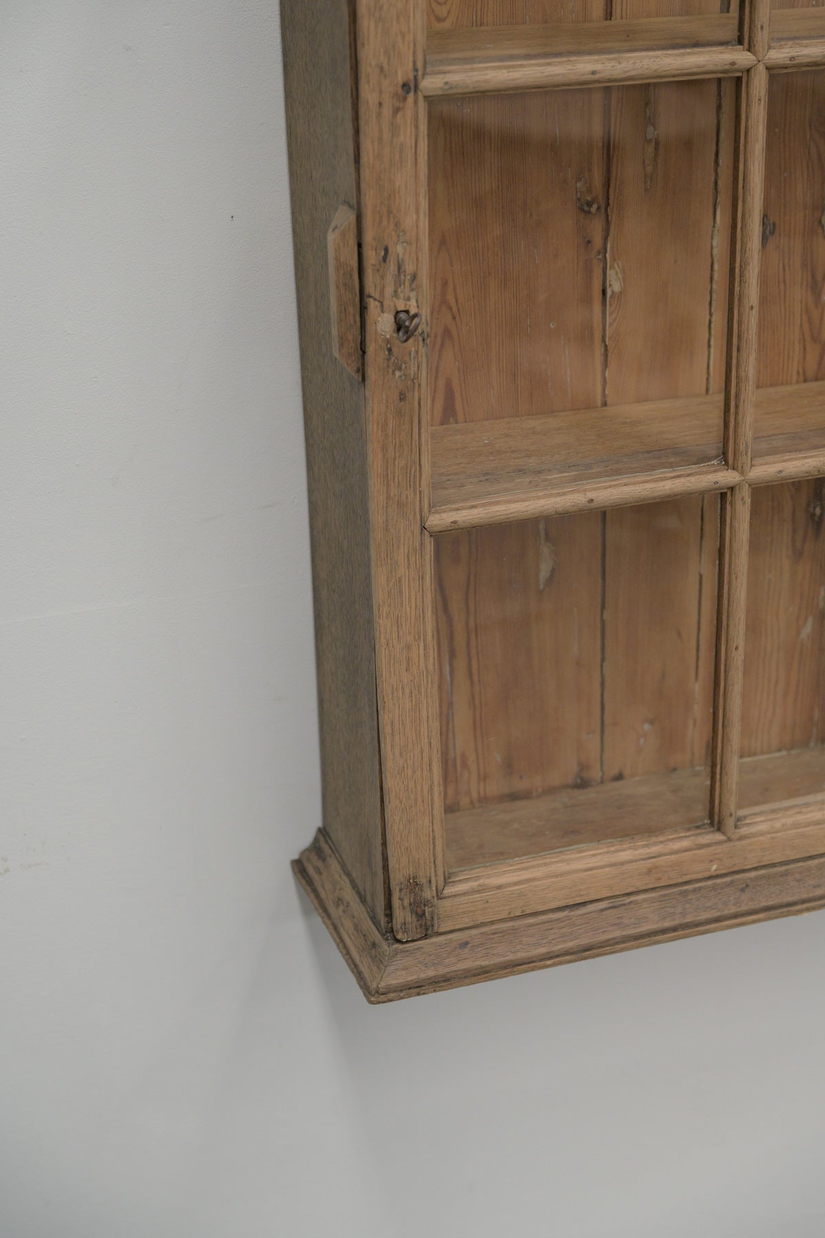#0818 glass cabinet