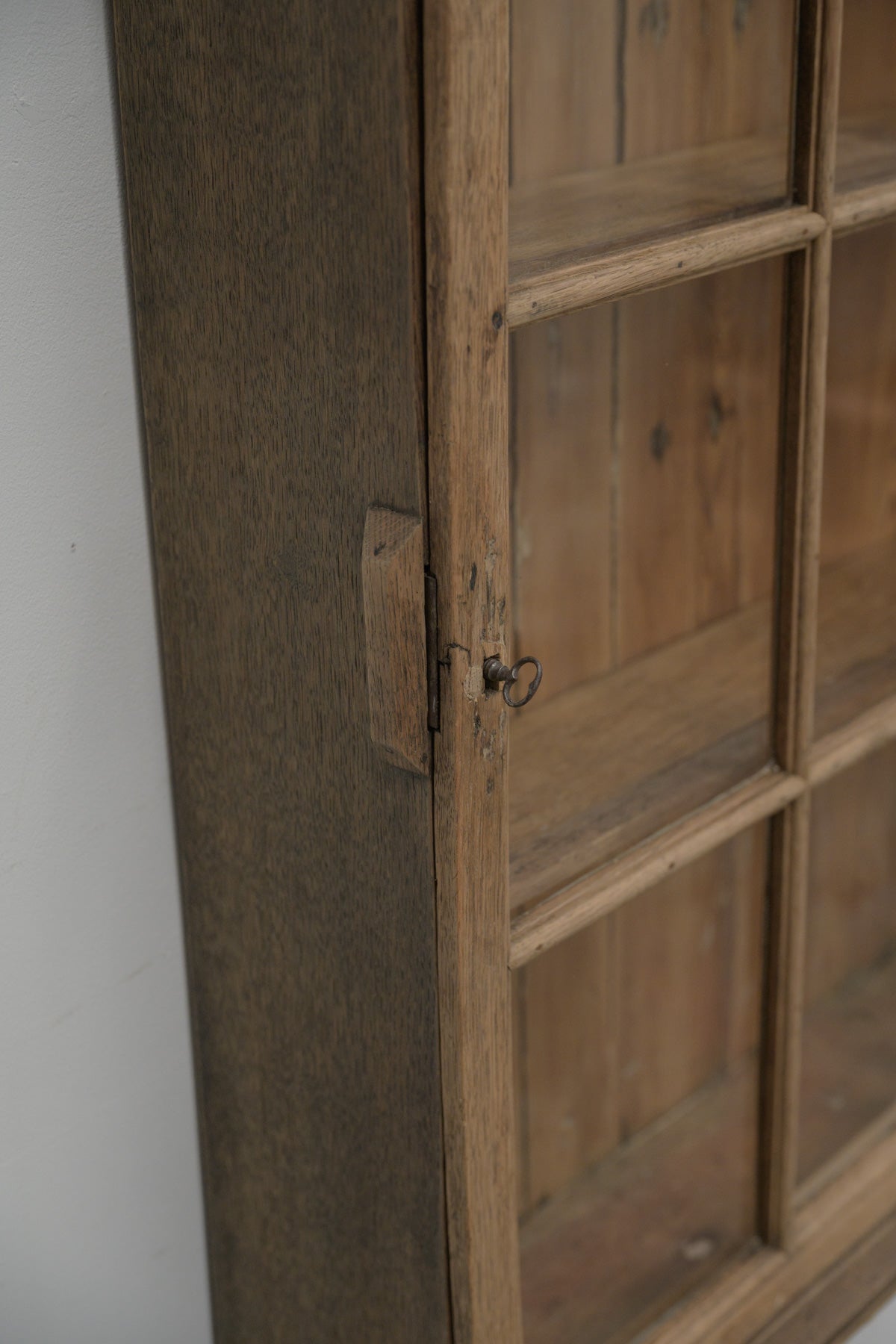 #0818 glass cabinet