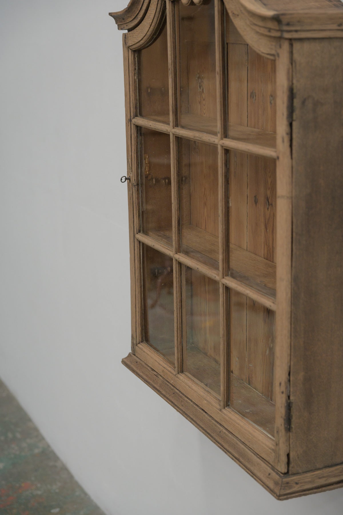 #0818 glass cabinet