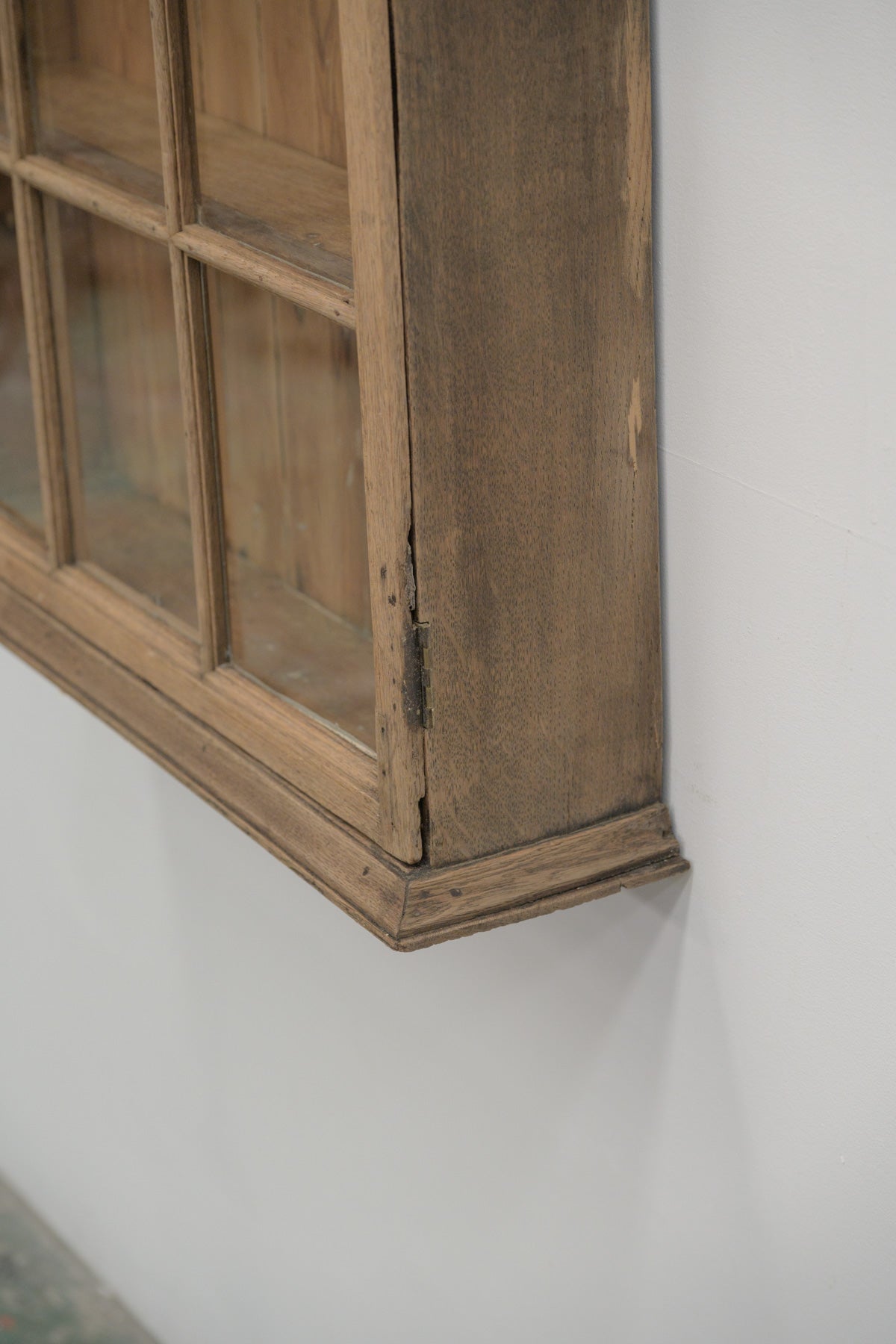 #0818 glass cabinet