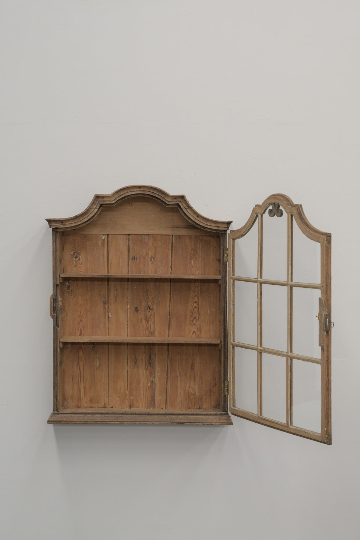 #0818 glass cabinet