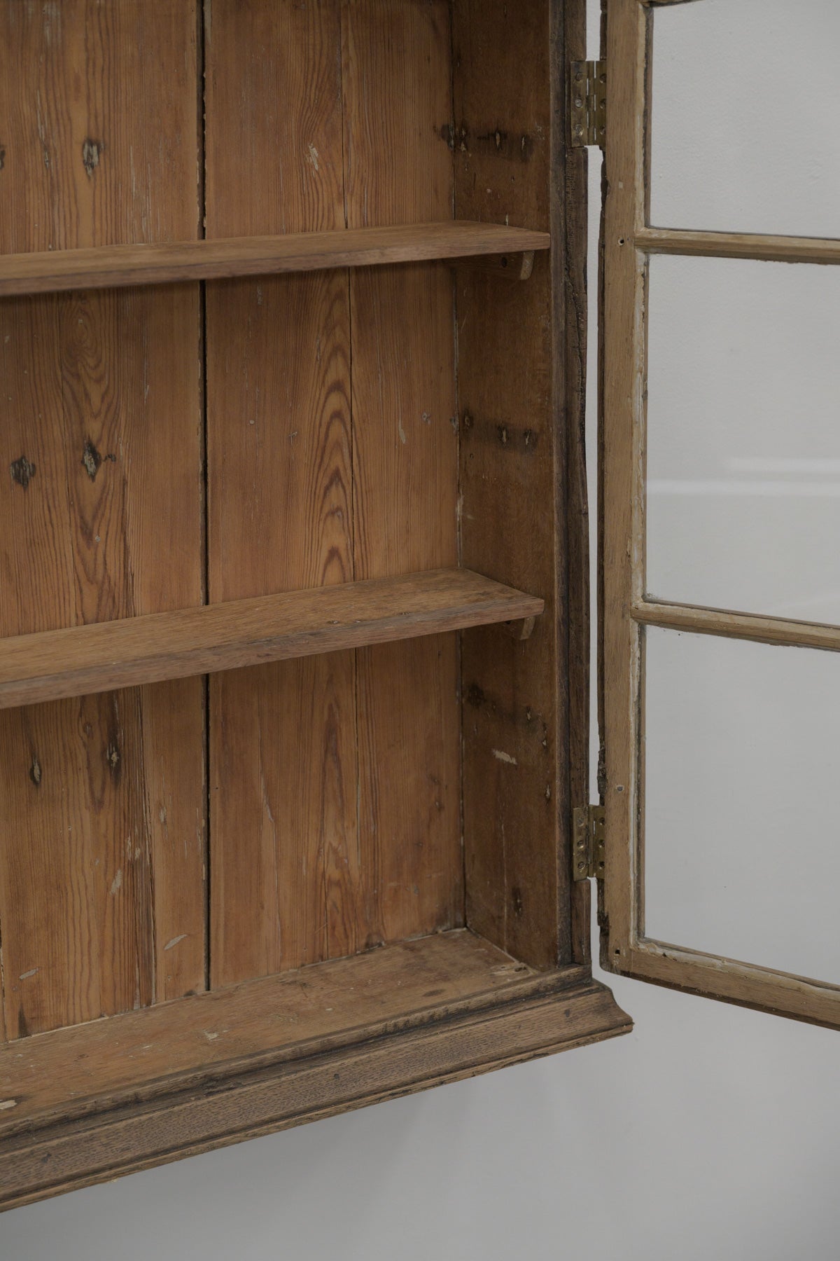 #0818 glass cabinet