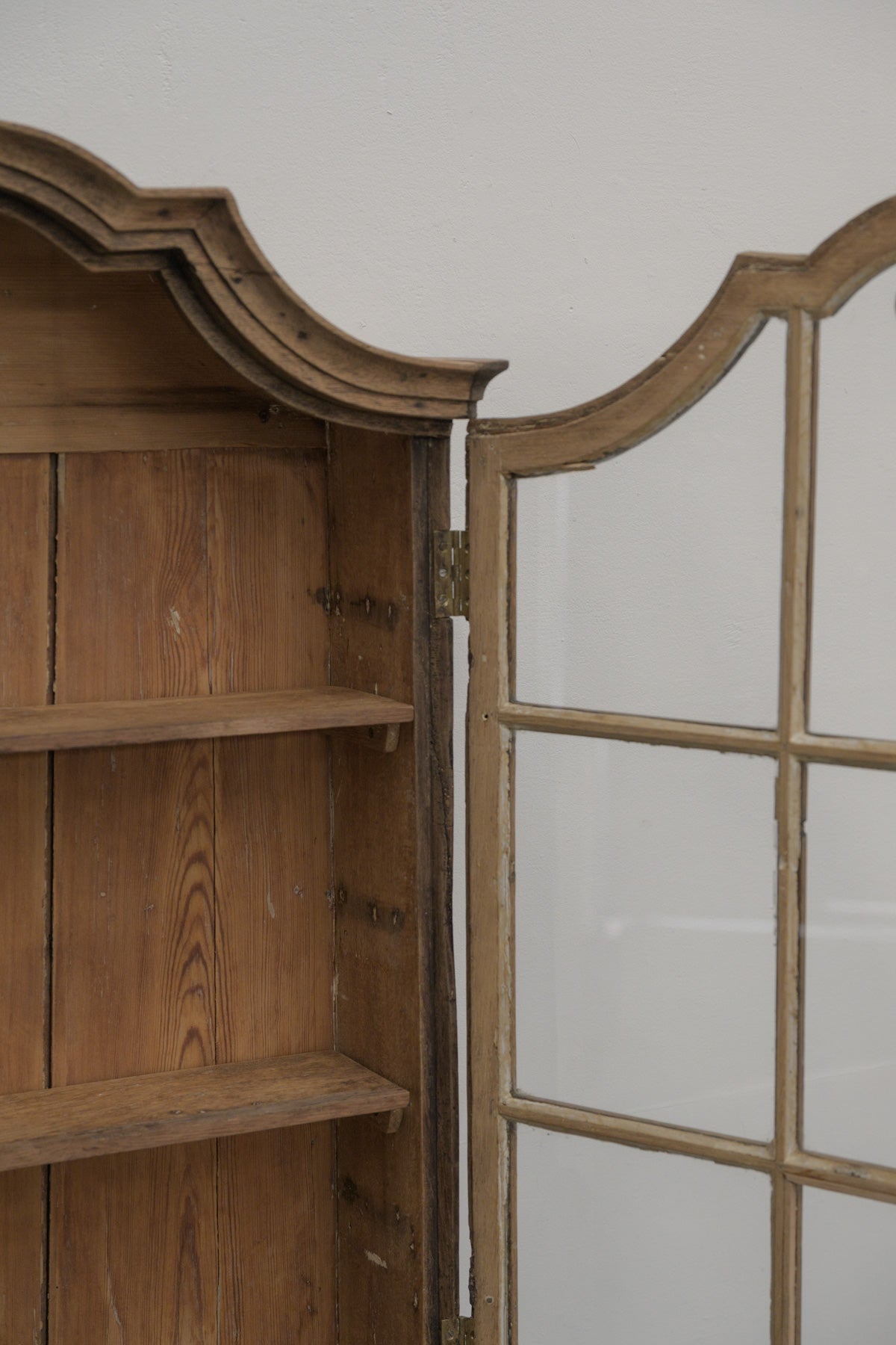 #0818 glass cabinet