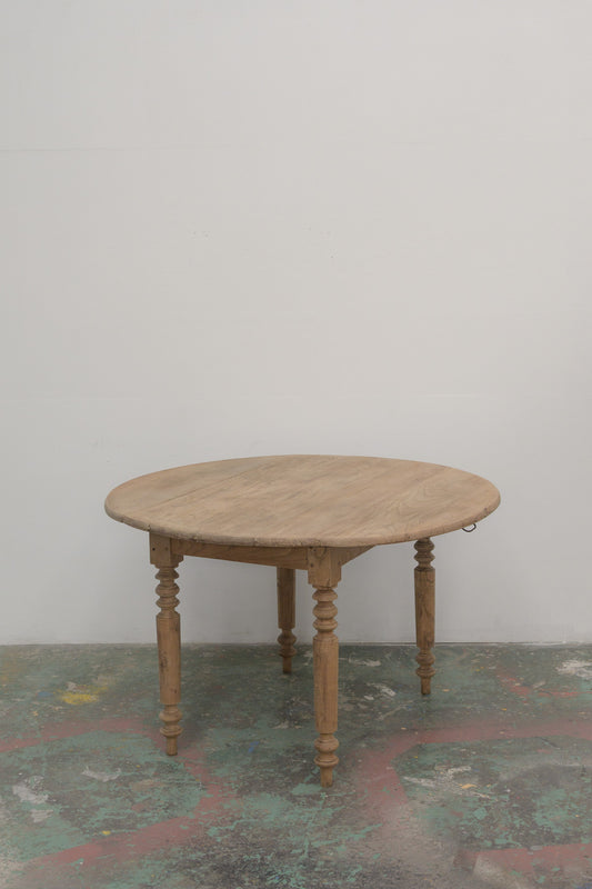 #0820 round table