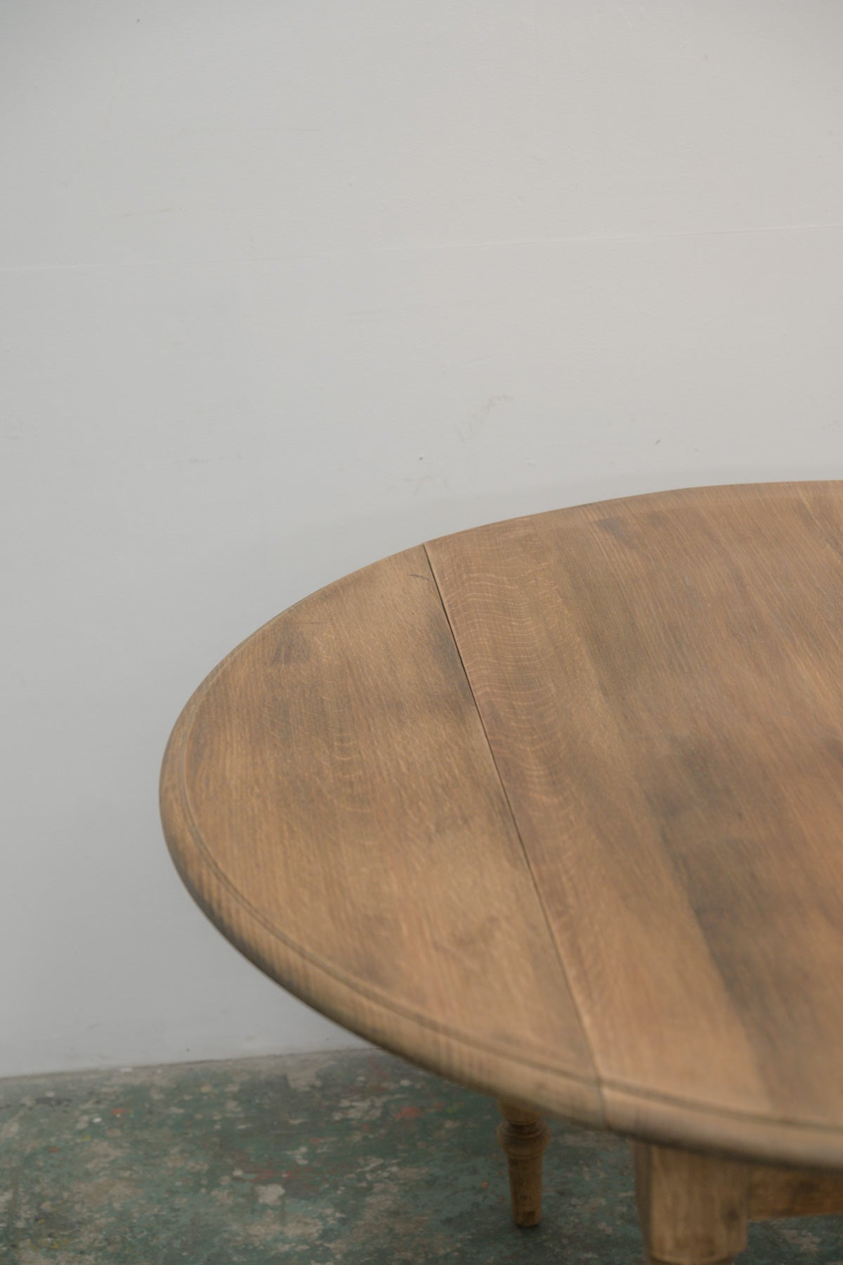 #0825  round table