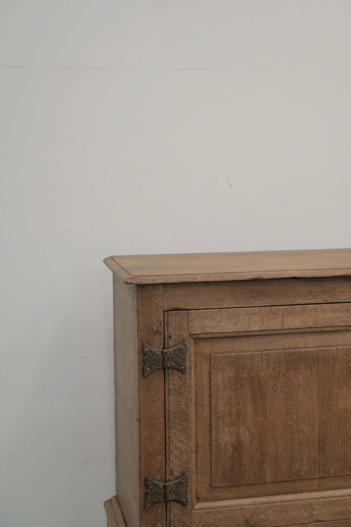 #0826 cabinet