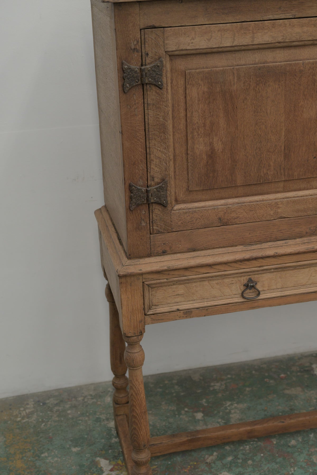 #0826 cabinet