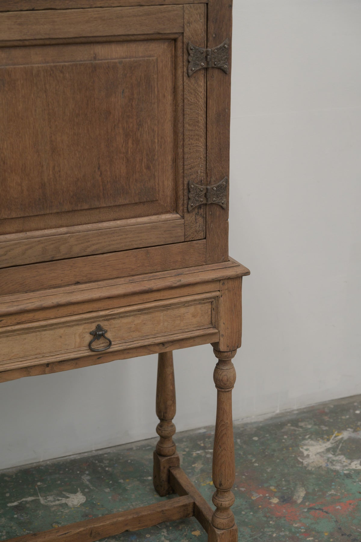 #0826 cabinet