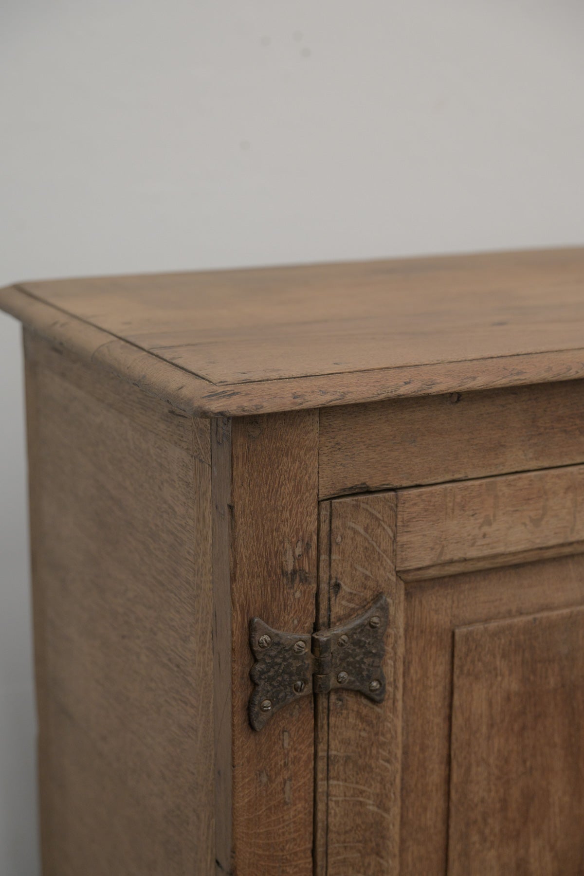 #0826 cabinet