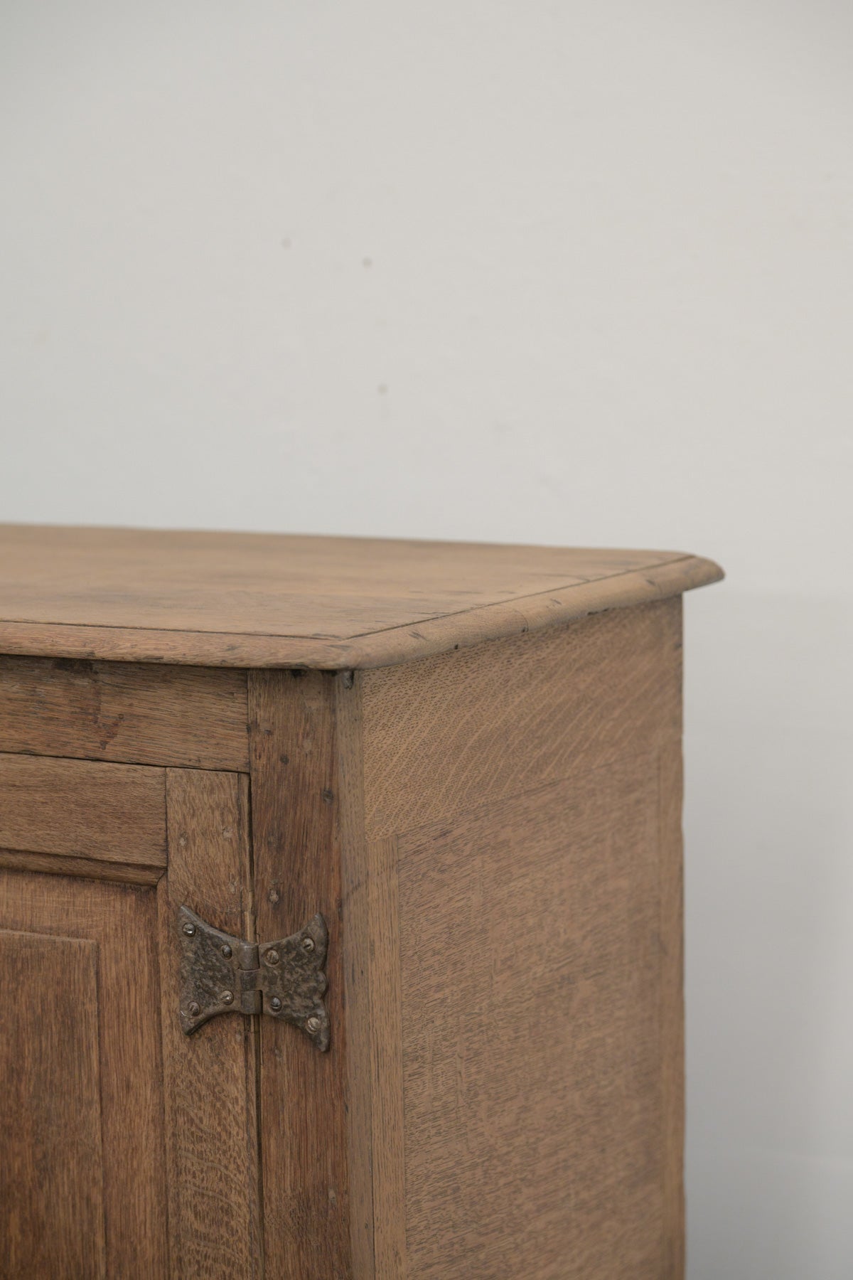 #0826 cabinet
