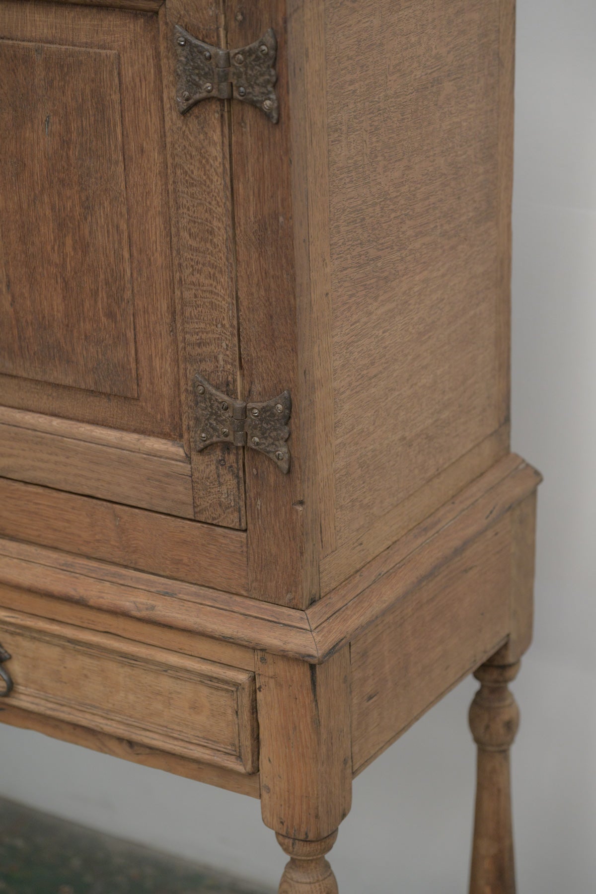 #0826 cabinet