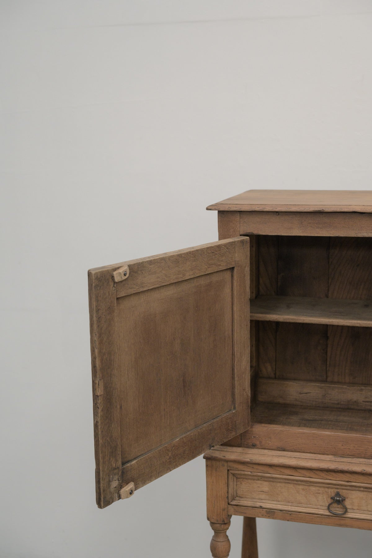 #0826 cabinet