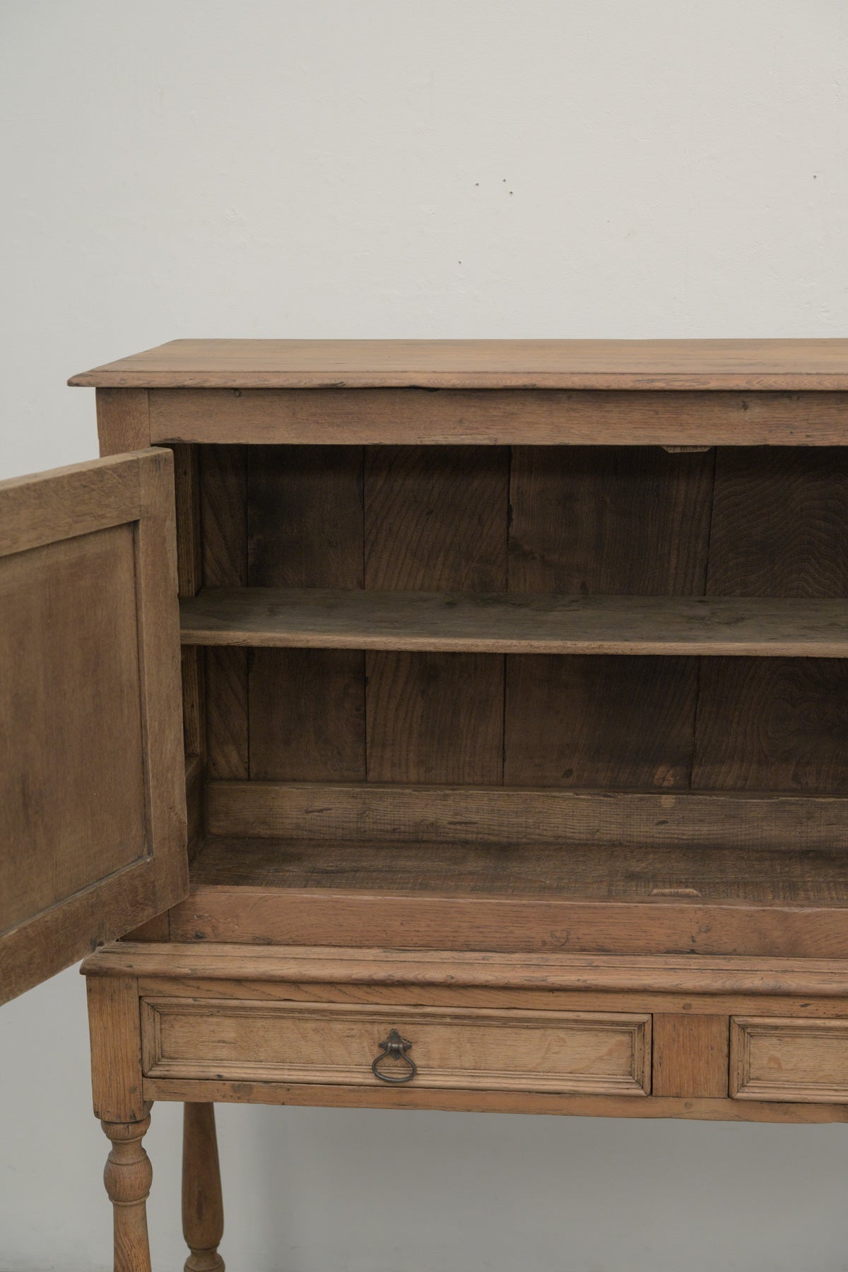 #0826 cabinet