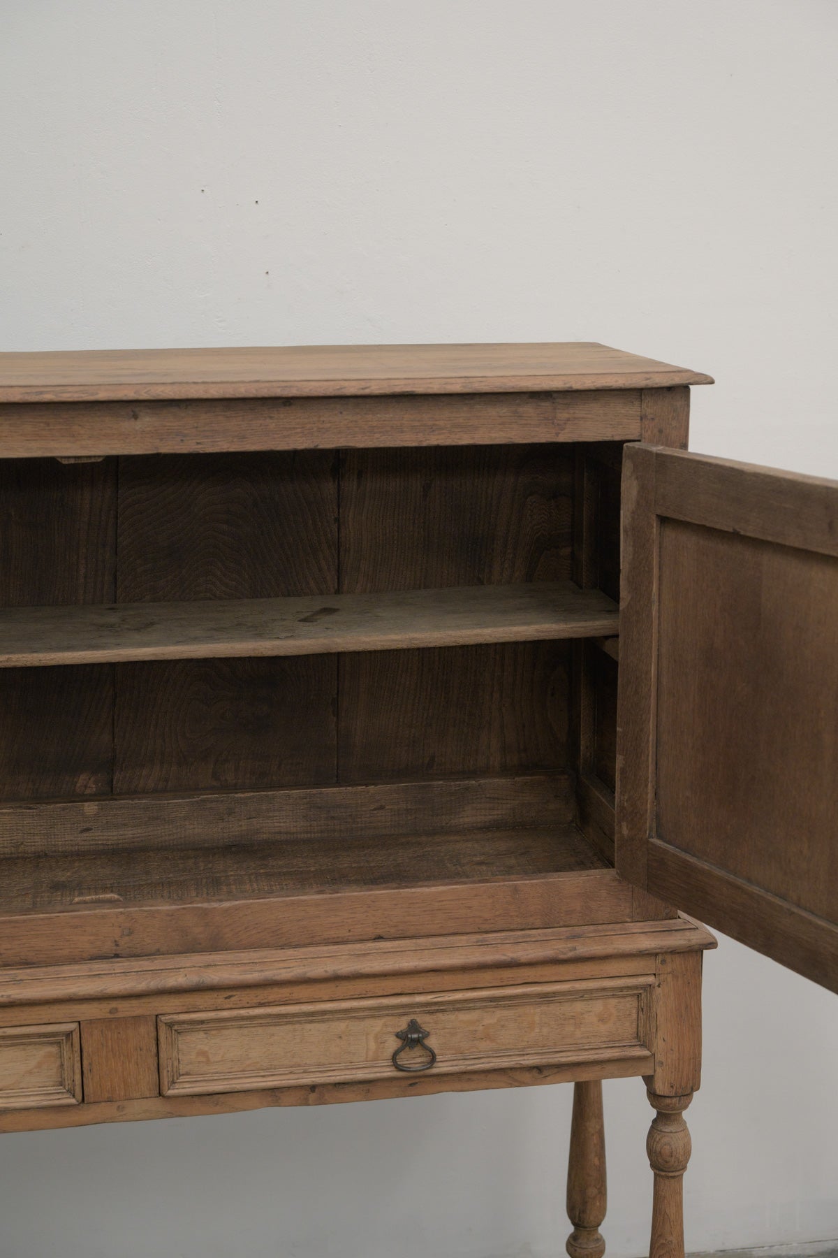 #0826 cabinet