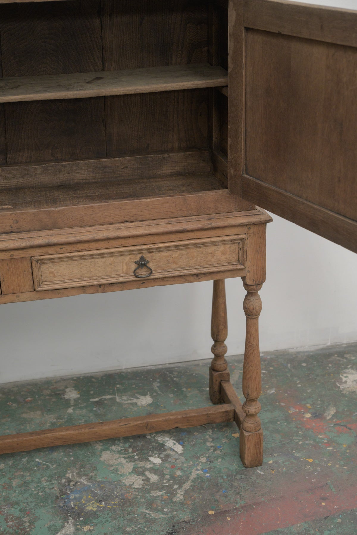 #0826 cabinet