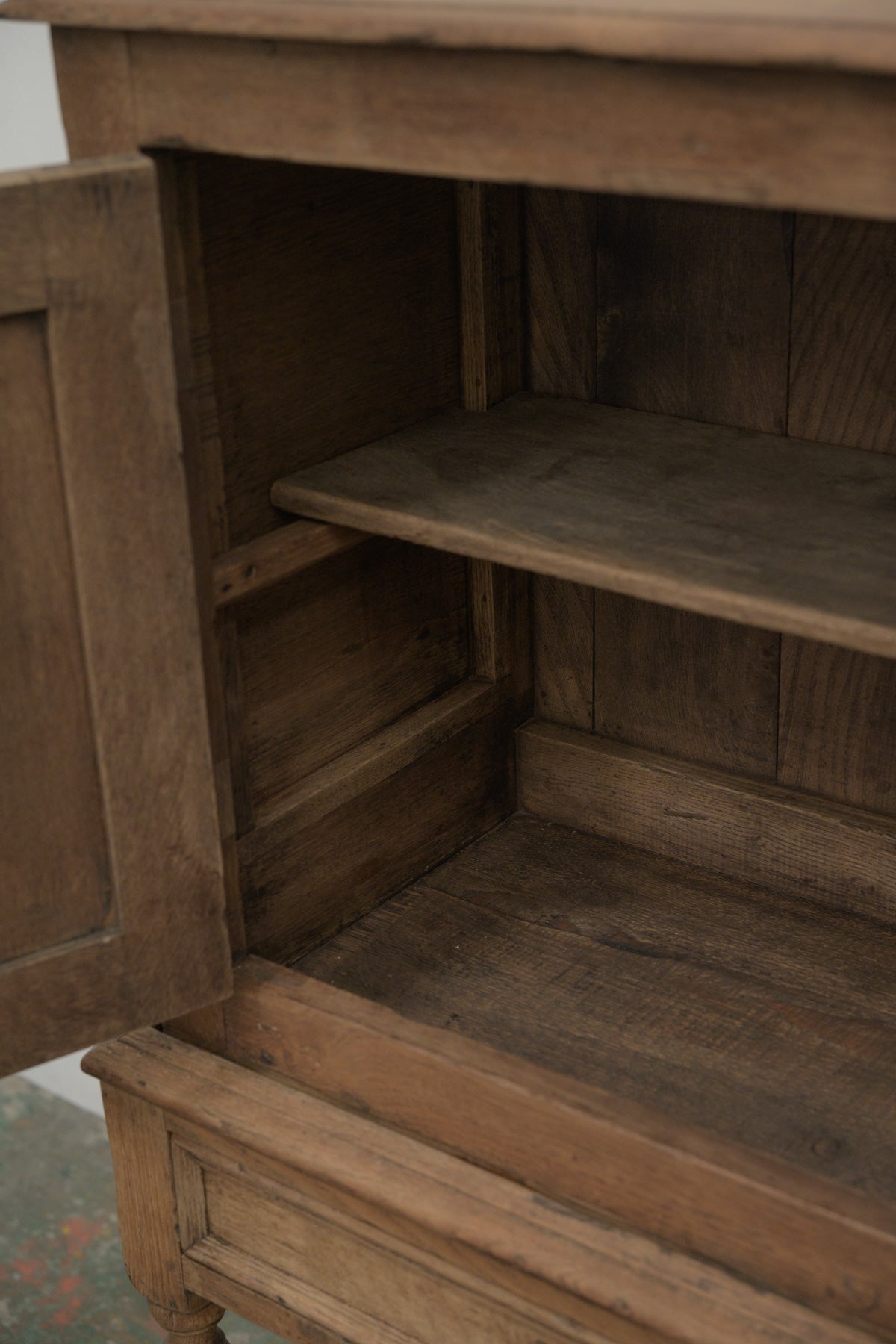 #0826 cabinet