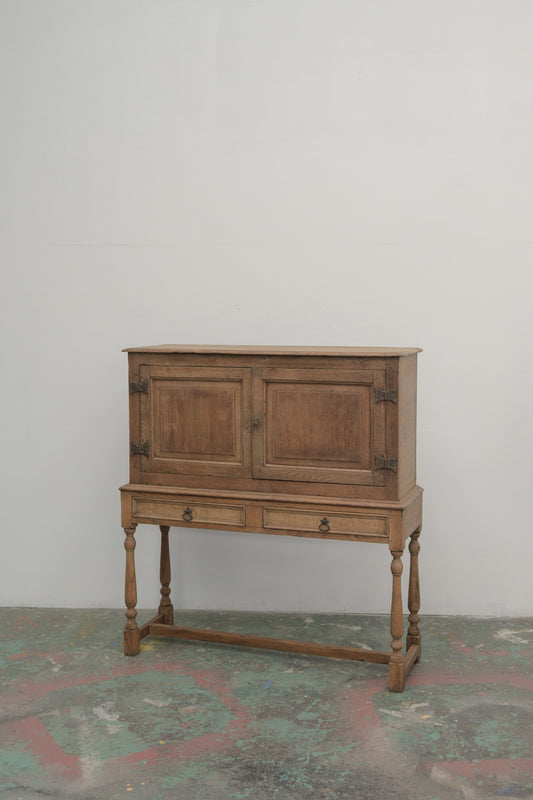 #0826 cabinet