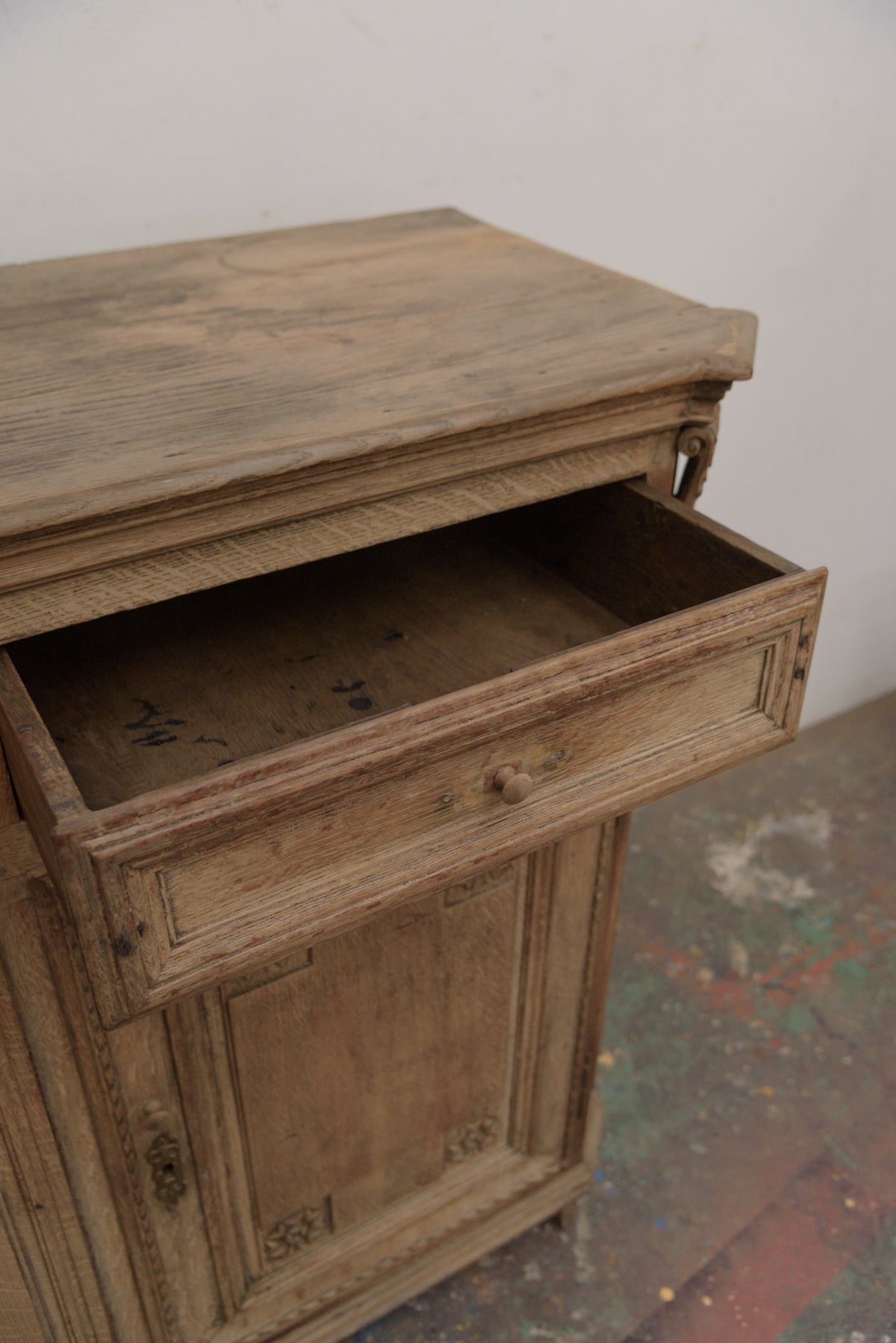 #8786 cabinet