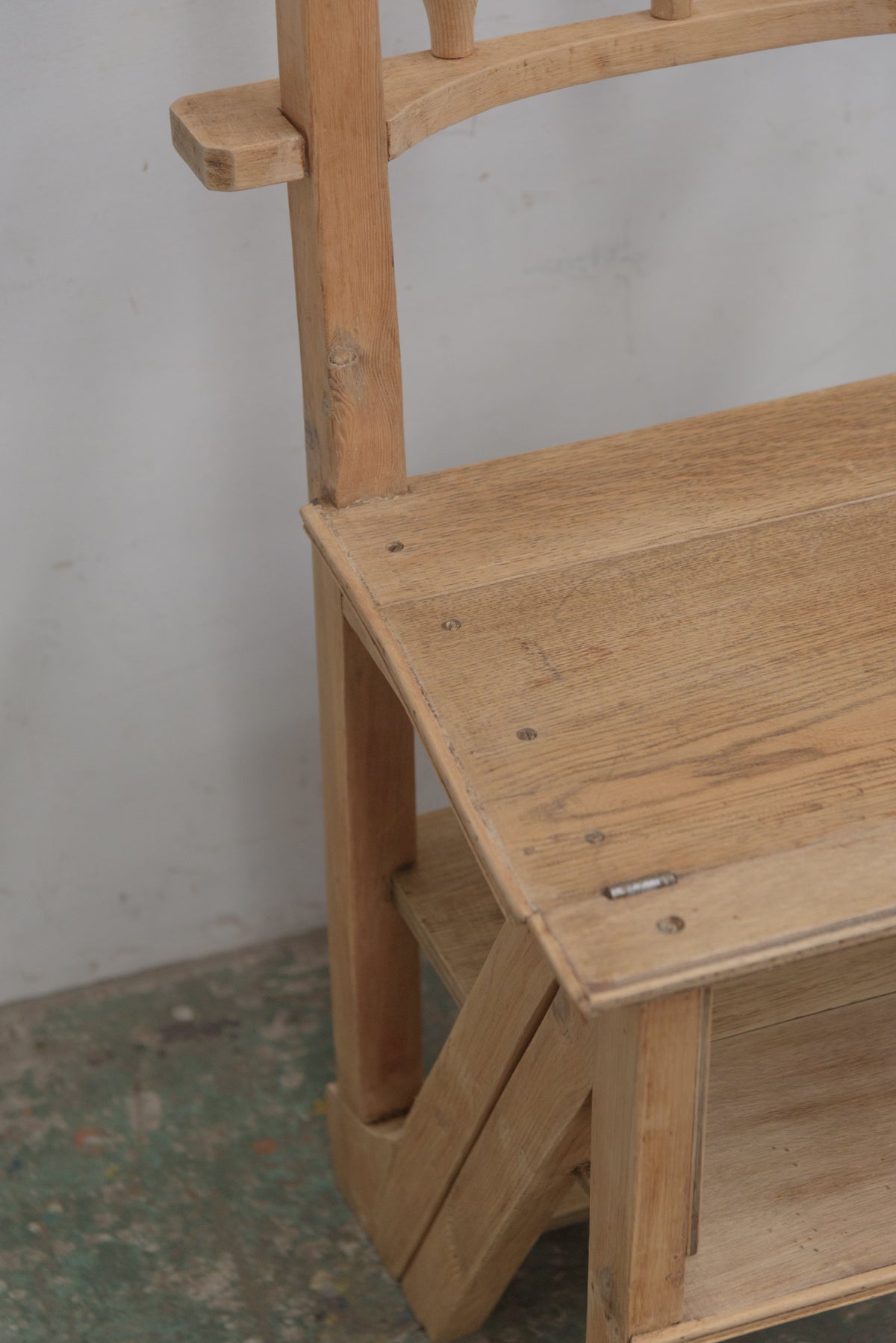 #9168 library chair