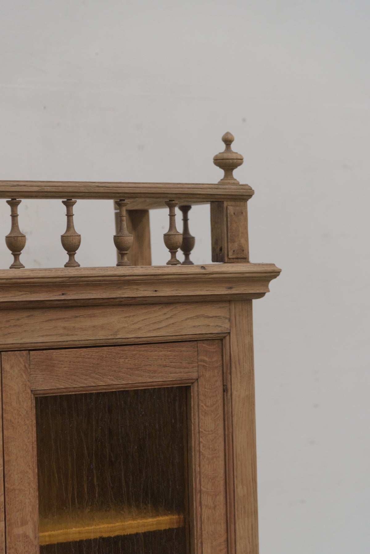 #9197 cabinet