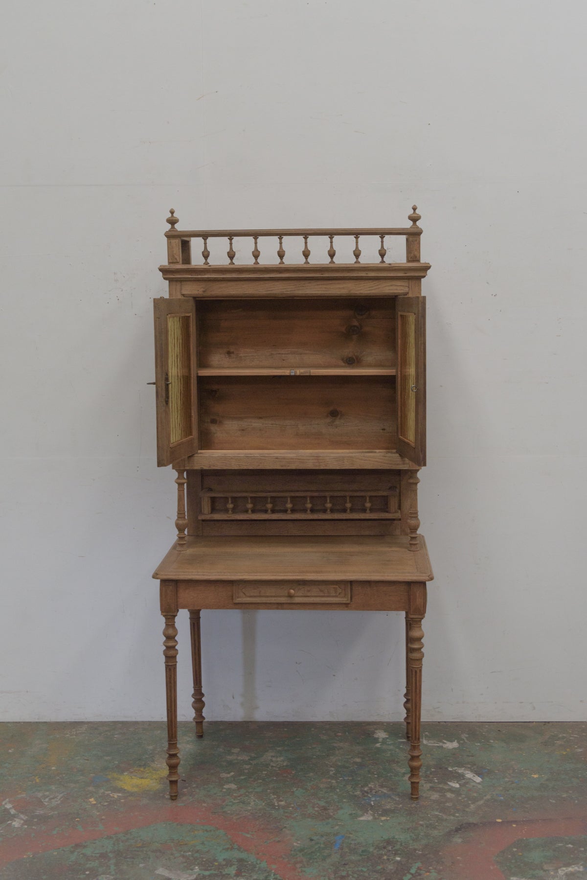 #9197 cabinet