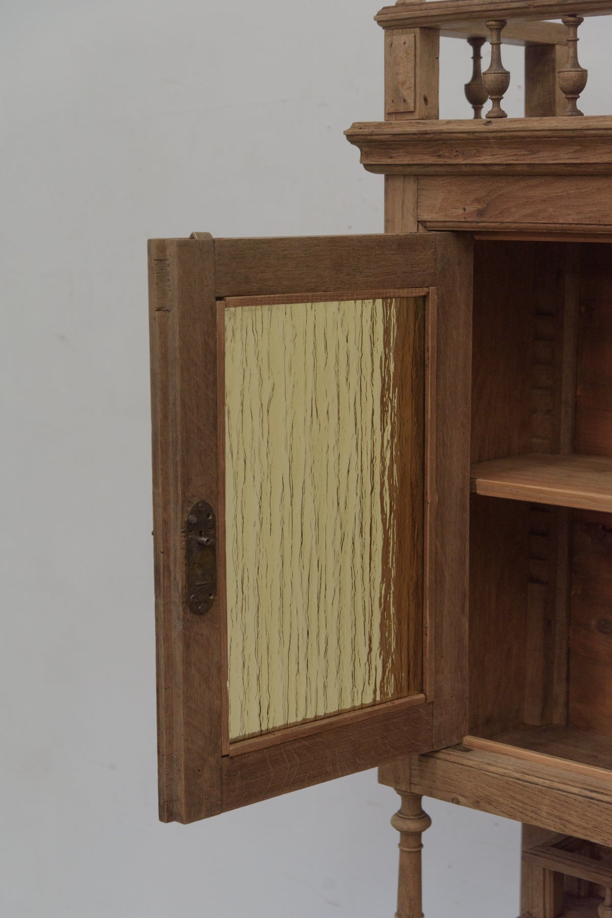 #9197 cabinet