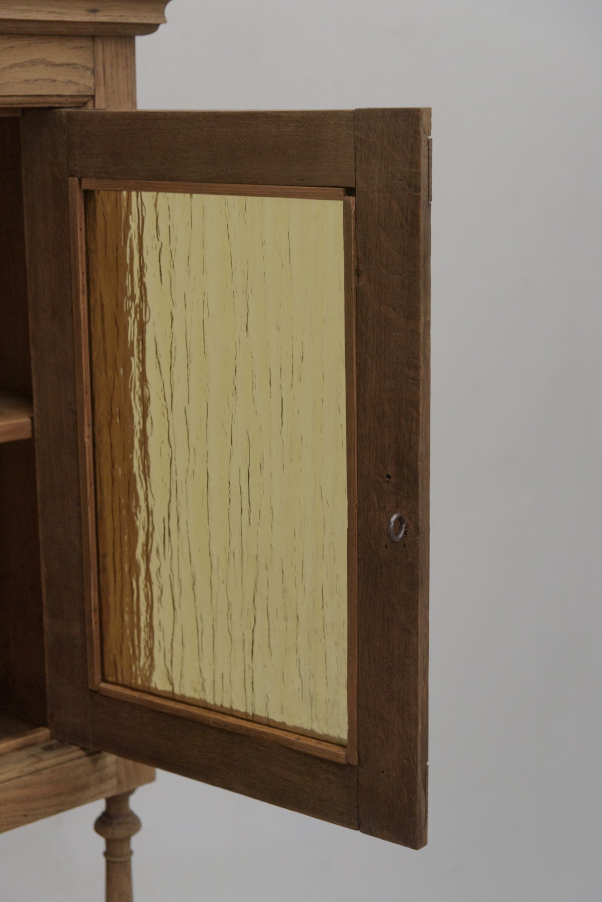 #9197 cabinet