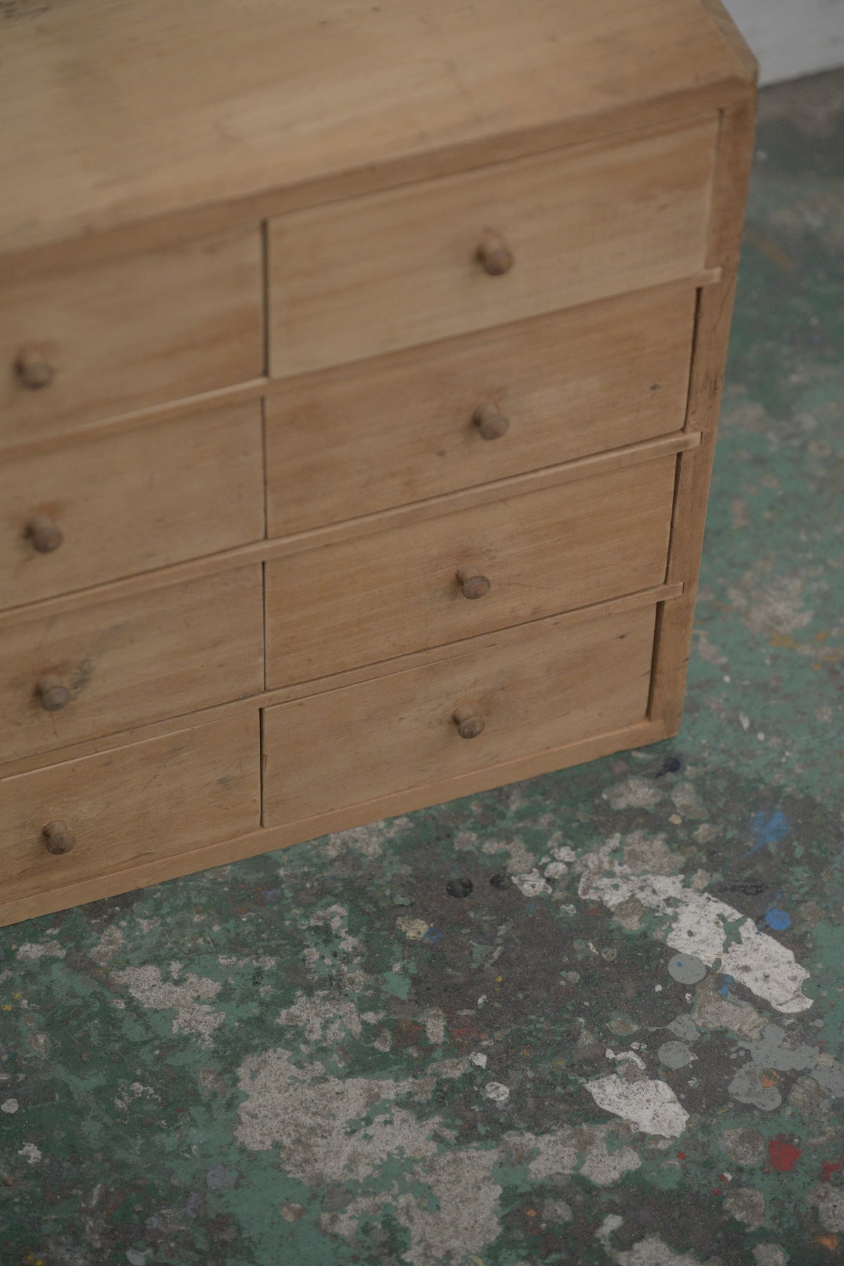 #0416 cabinet