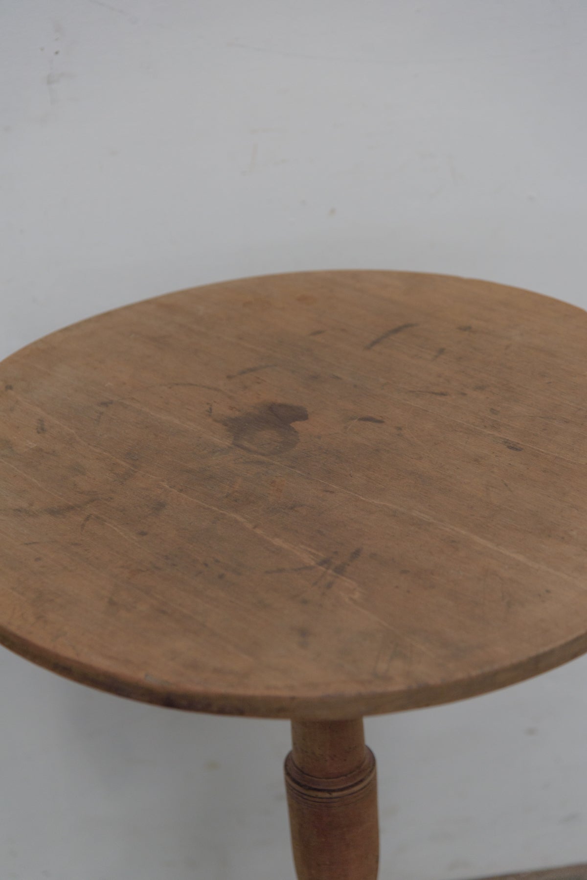 #8847 side table