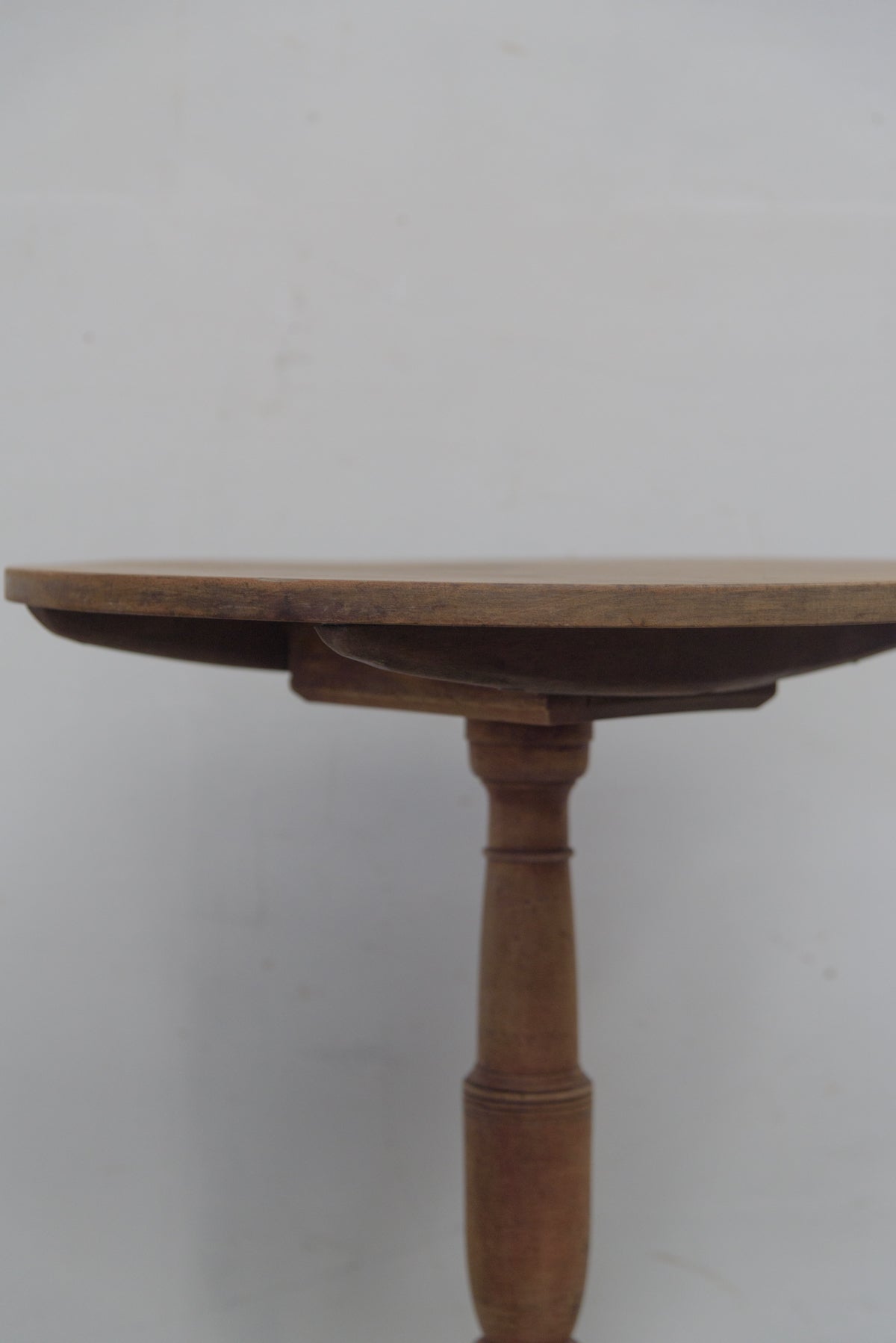#8847 side table