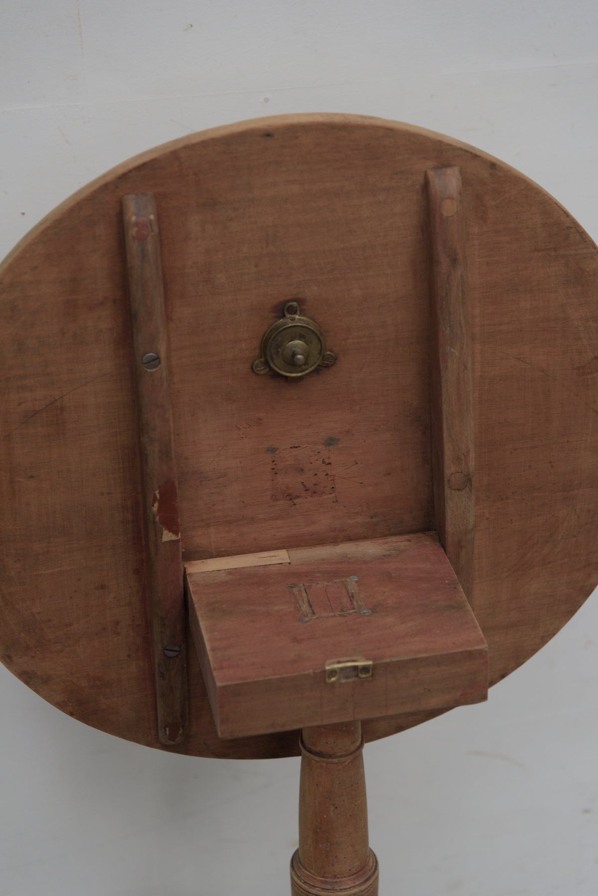#8847 side table