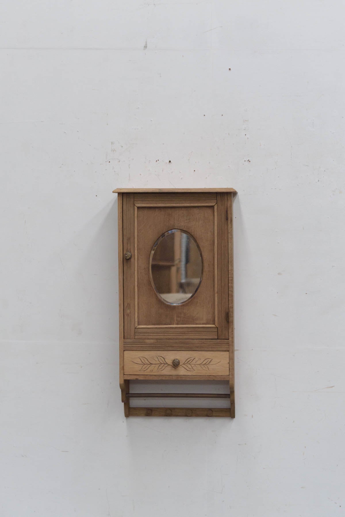 #9568 cabinet