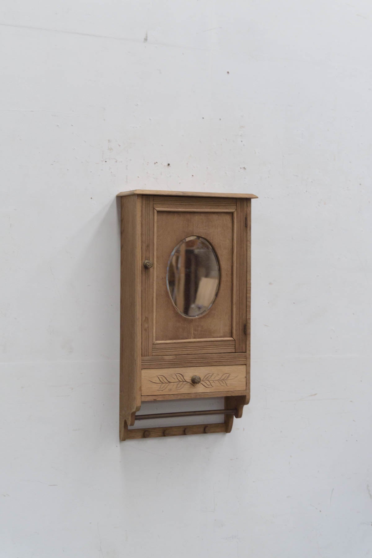 #9568 cabinet