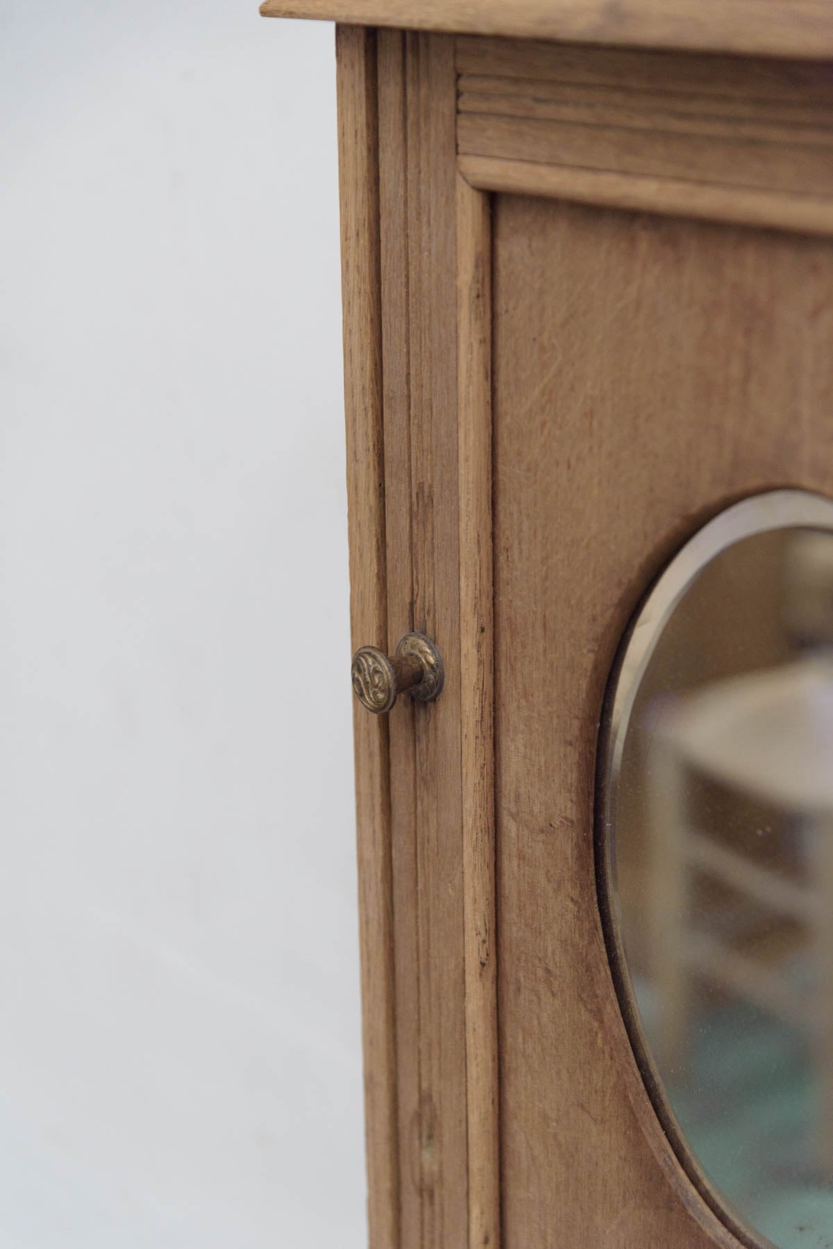 #9568 cabinet
