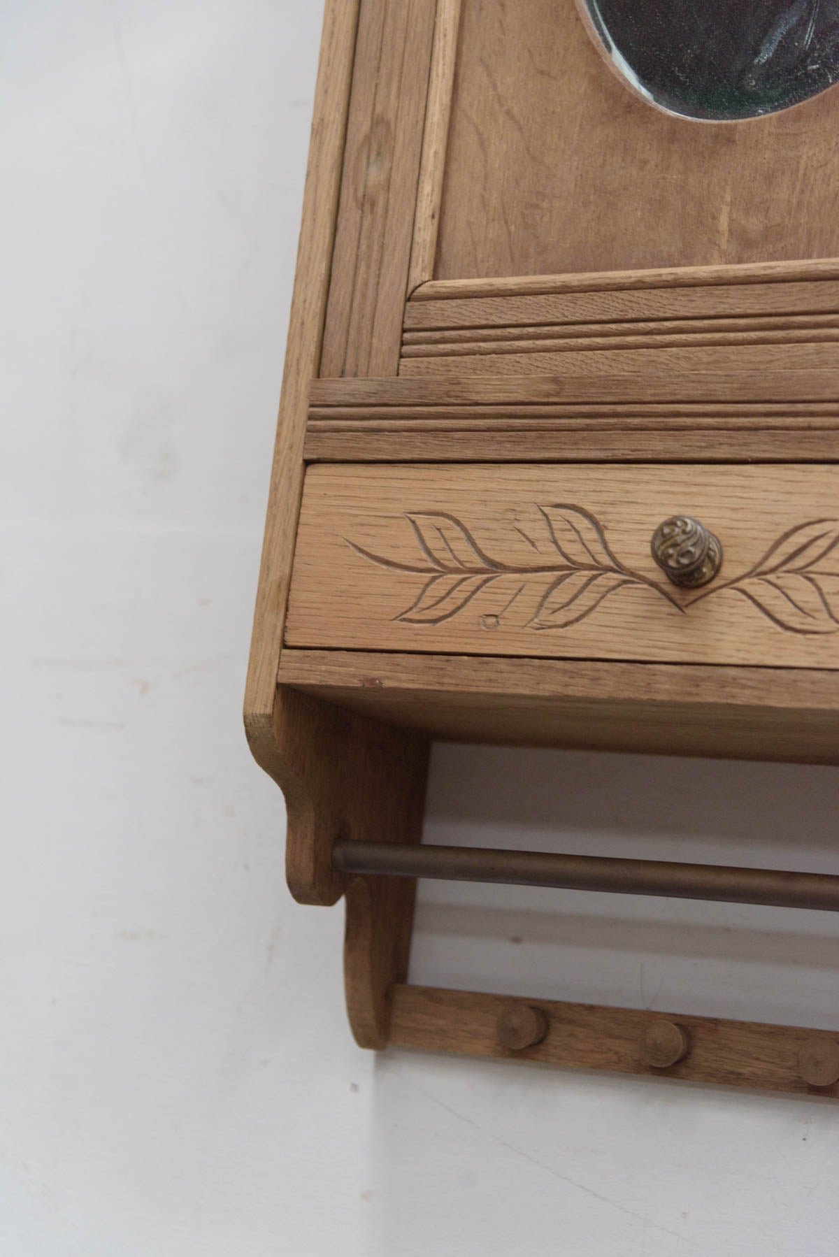 #9568 cabinet