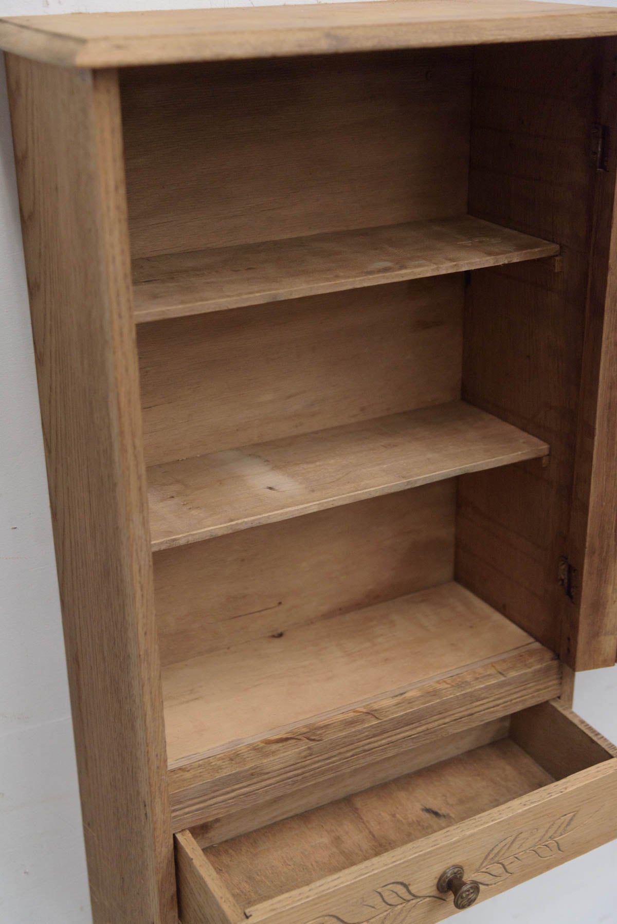 #9568 cabinet