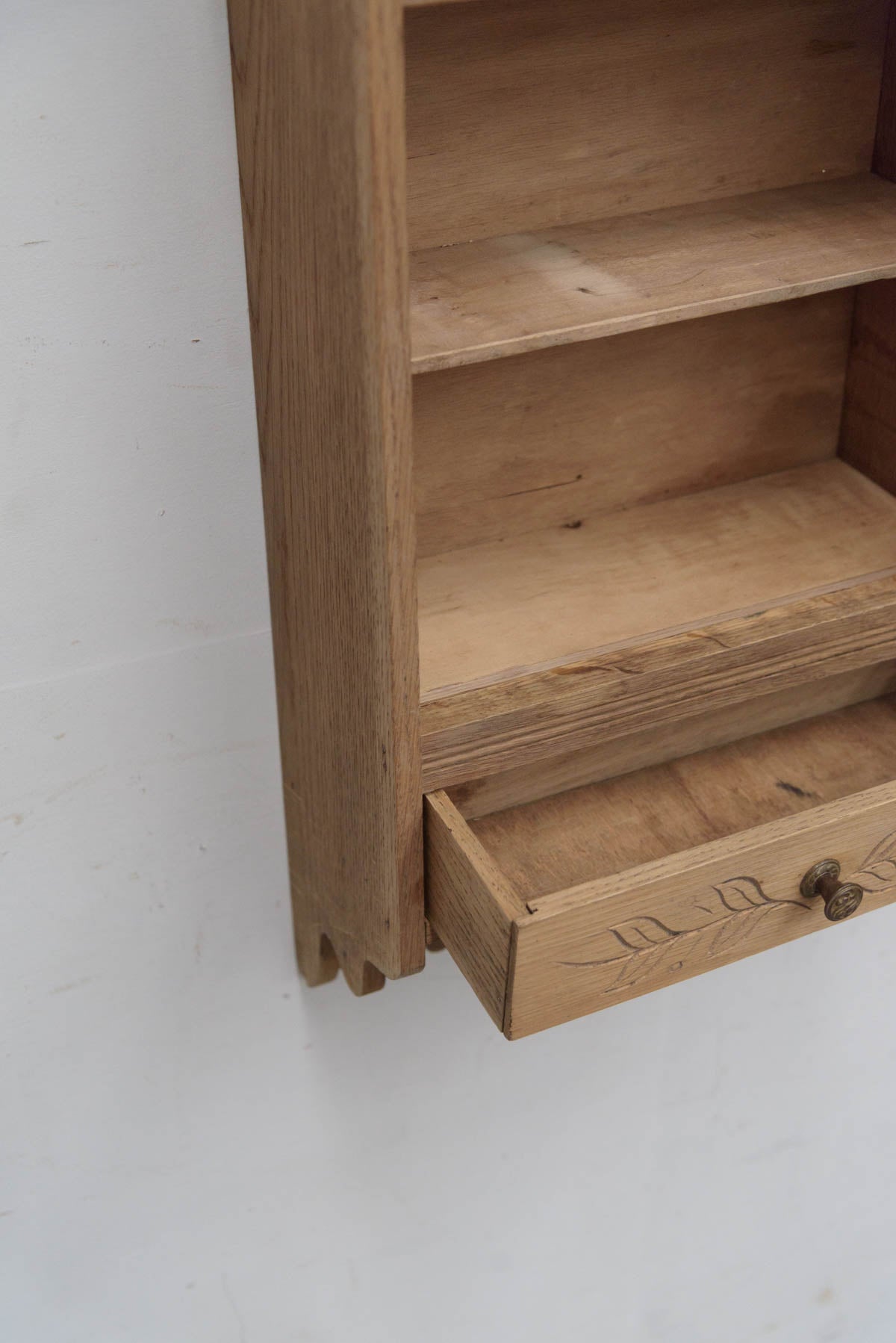 #9568 cabinet