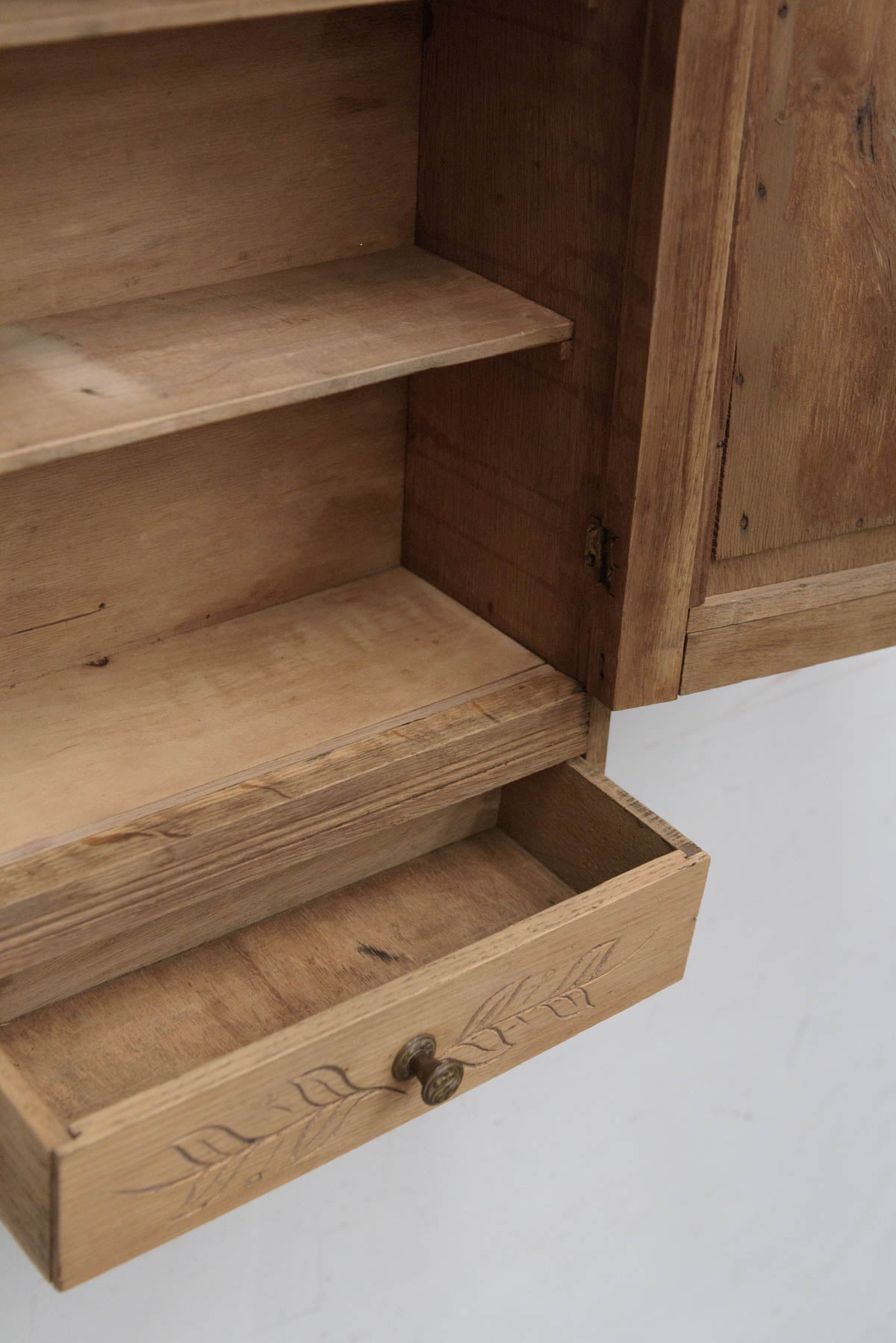 #9568 cabinet